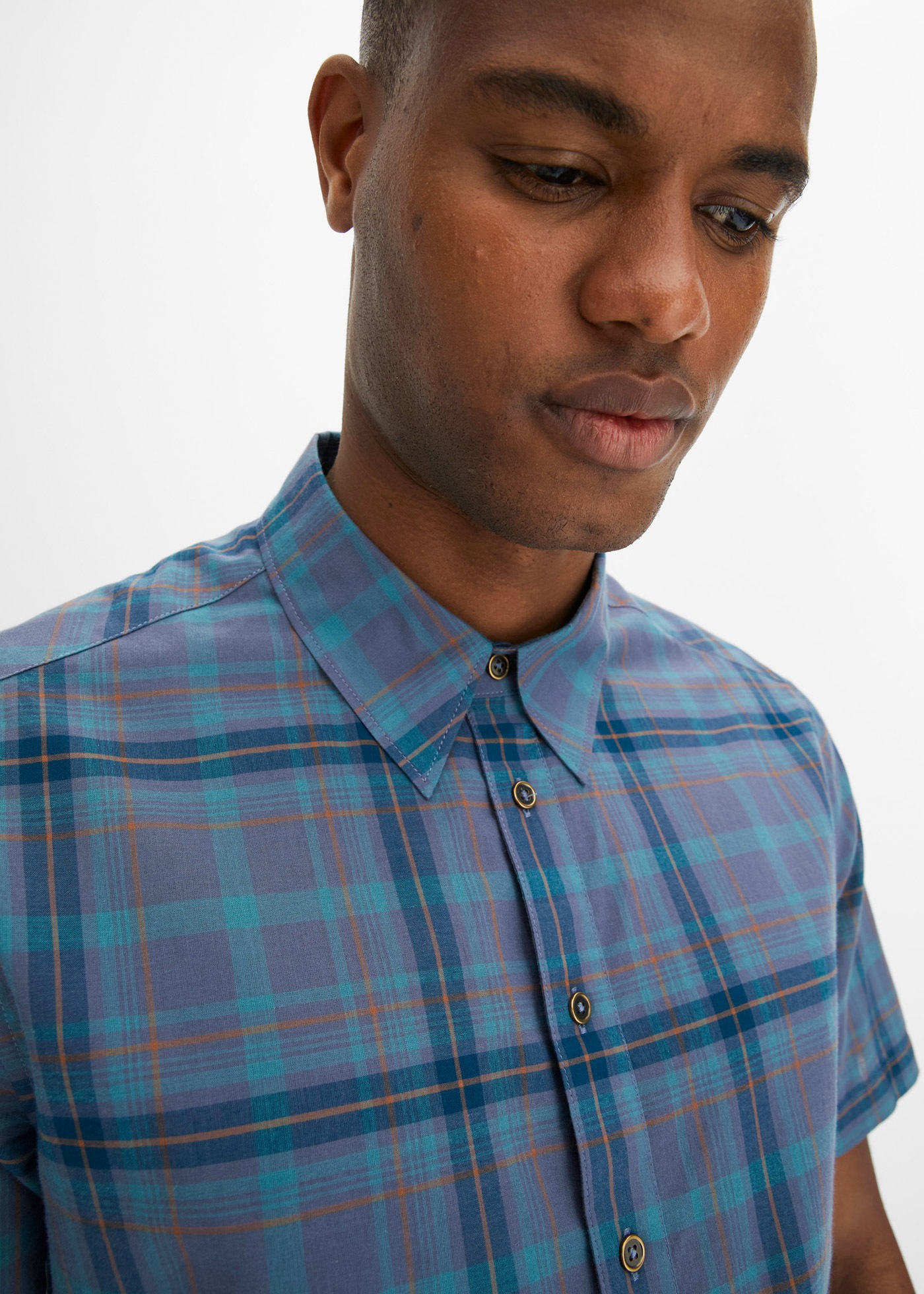 bonprix Chemise à manches courtes Regular Fit, aus Baumwolle, mit Karomuster, mit Kentkragen