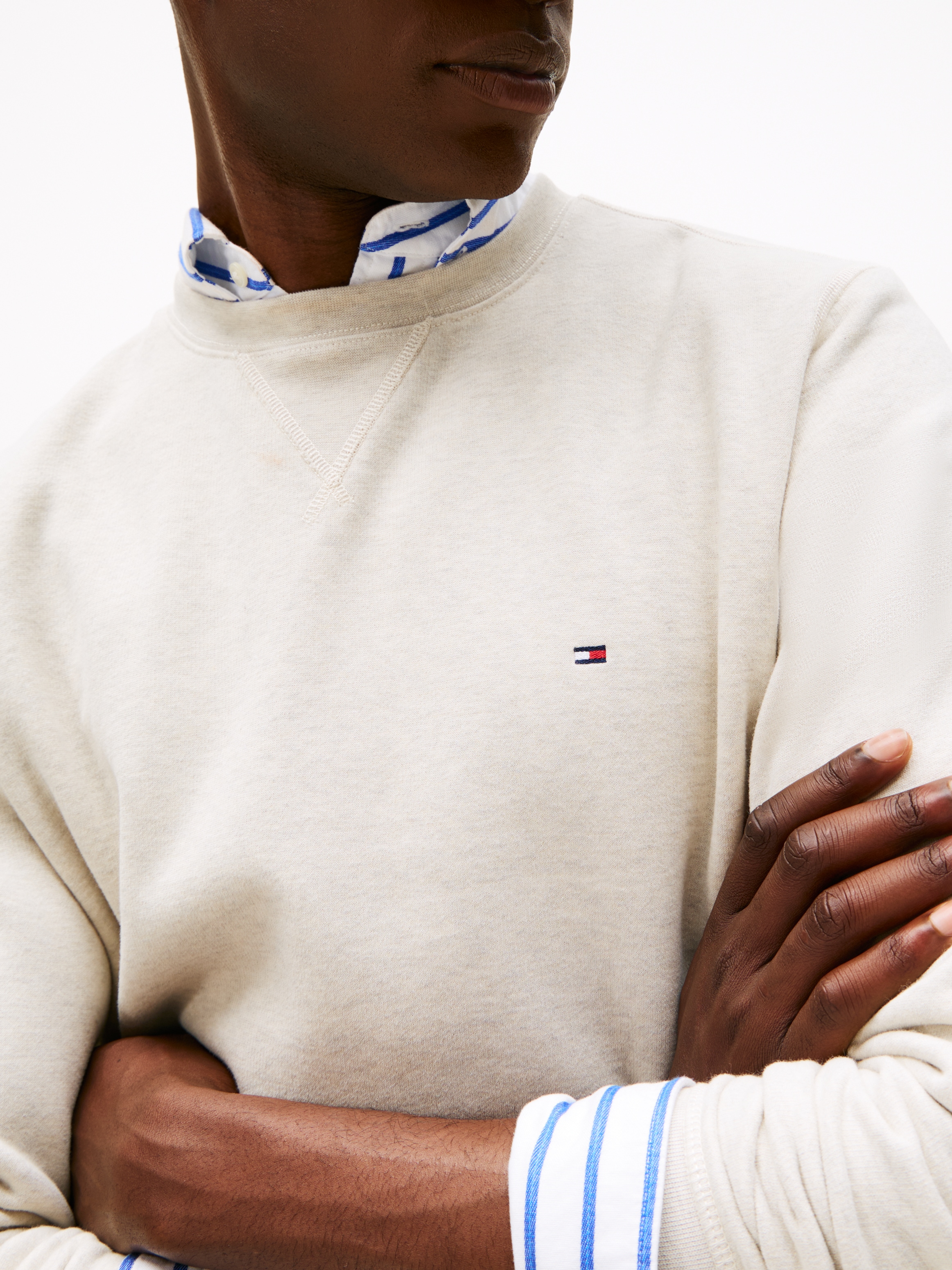 Tommy Hilfiger Sweatshirt »ESS SEASONAL FLEECE CREWNECK mit Rundhals und Stickerei« unifarben, casual, regular fit, Baumwollmix, Rundhals