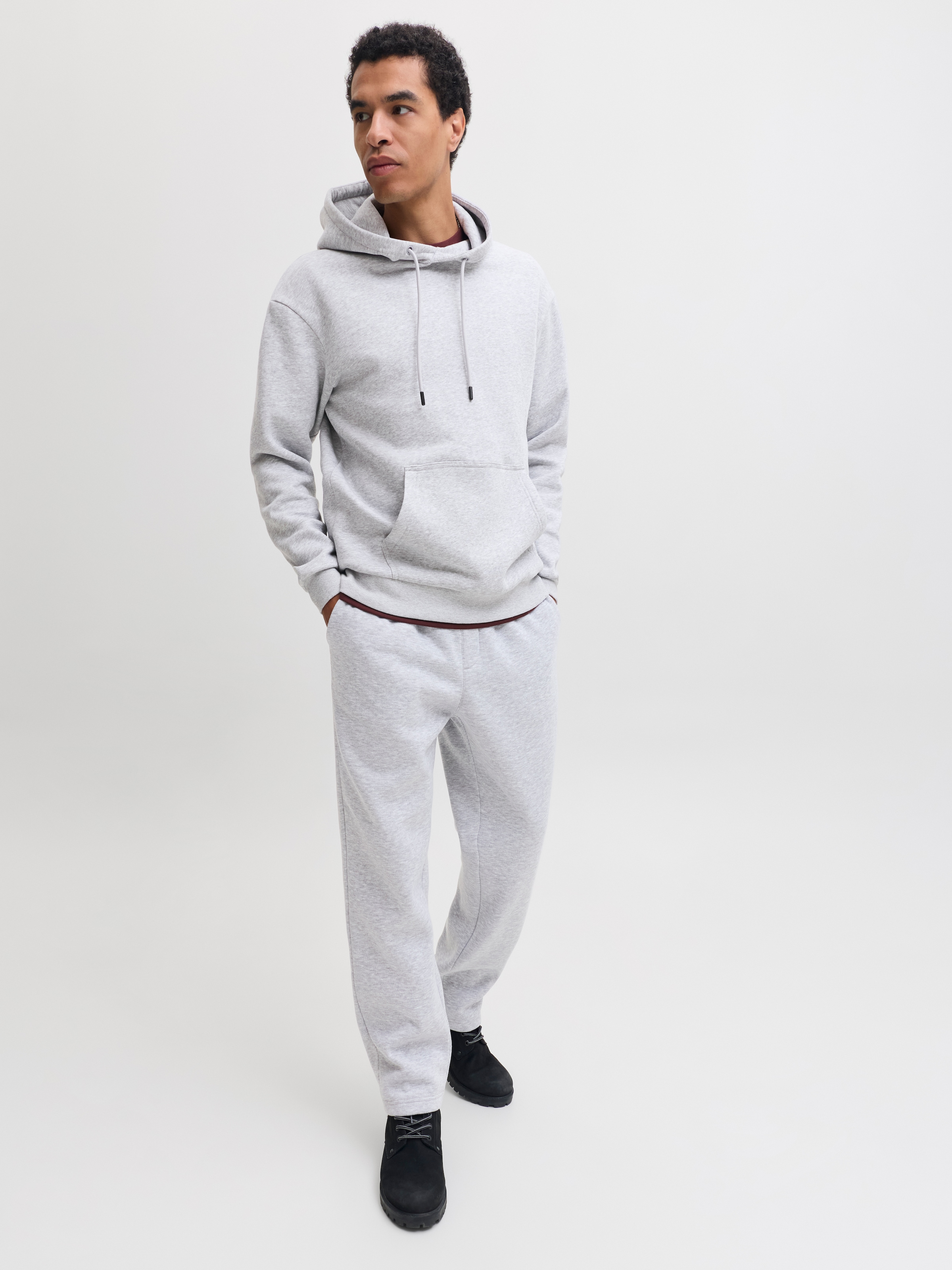 Jack & Jones Sweat à capuche »JJEBRADLEY SWEAT HOOD UNC SET PK MP«, 2 avec pantalon de survêtement, mélange de matières, coupe ample
