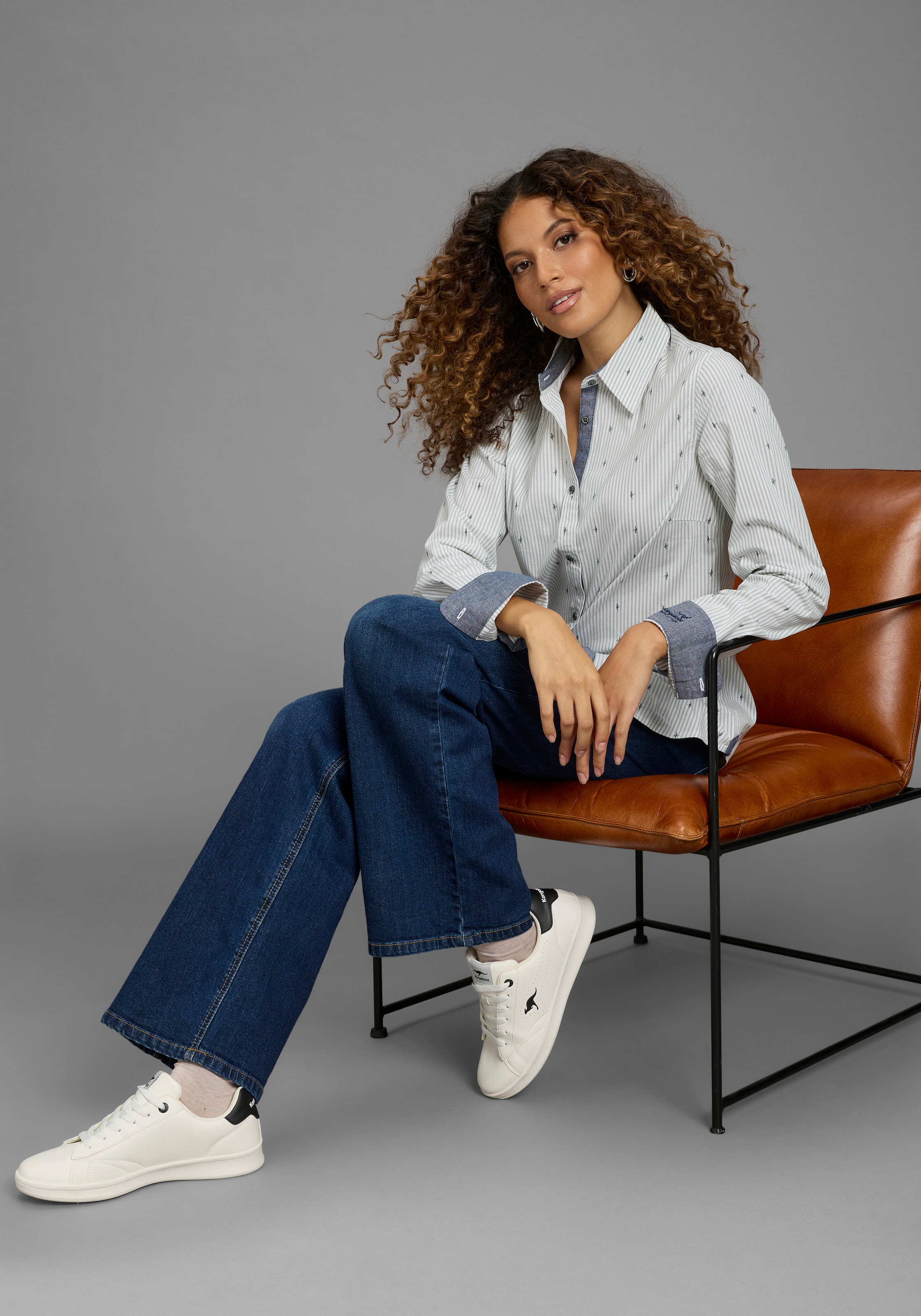 KangaROOS Blouse chemise coupe ajustée, avec pinces, en coton et élasthanne