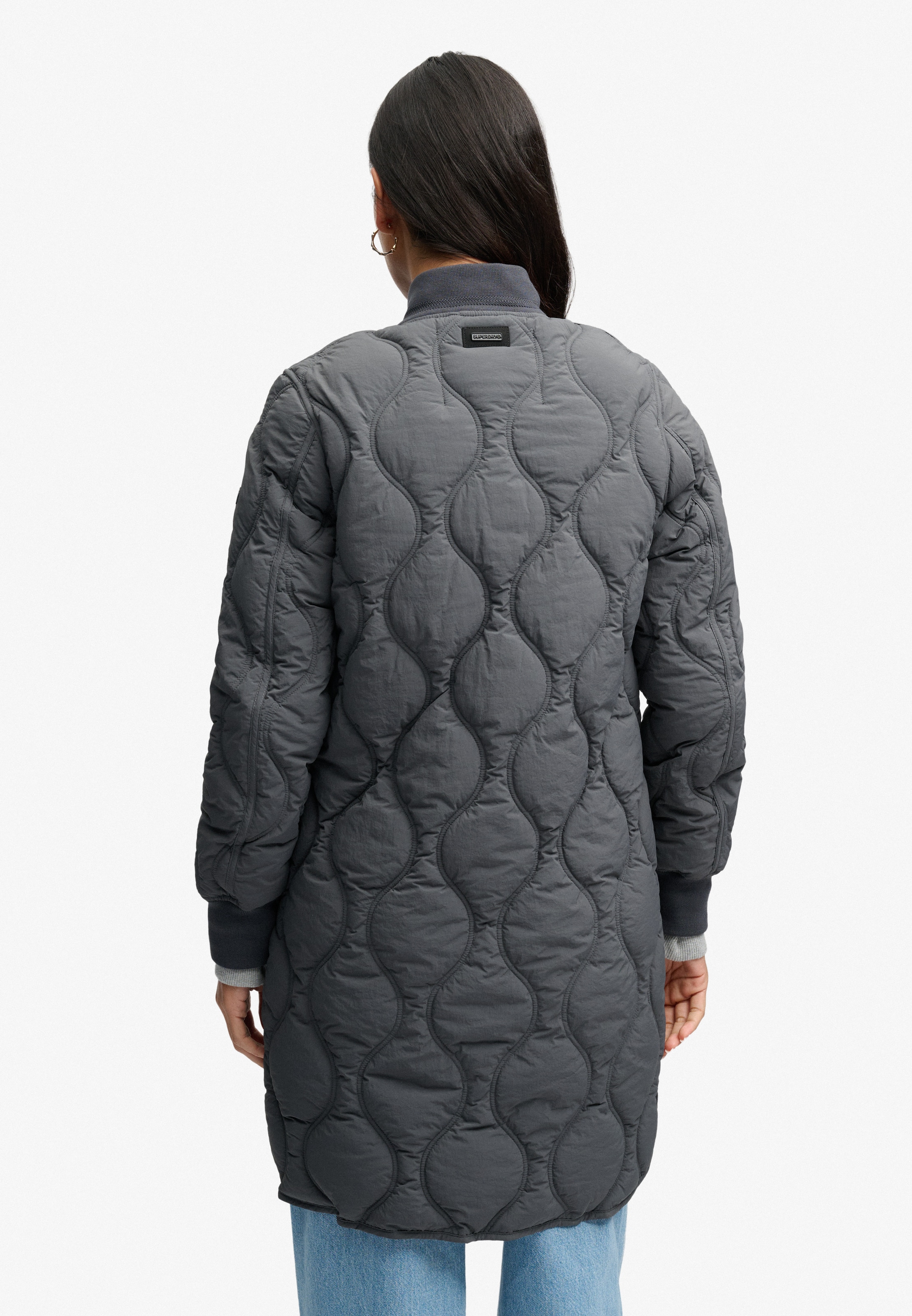 Superdry Steppjacke »LONG ONION QUILT LINER JKT« mit Obermaterial aus Nylon, Relaxed Fit, pflegeleicht, unifarben