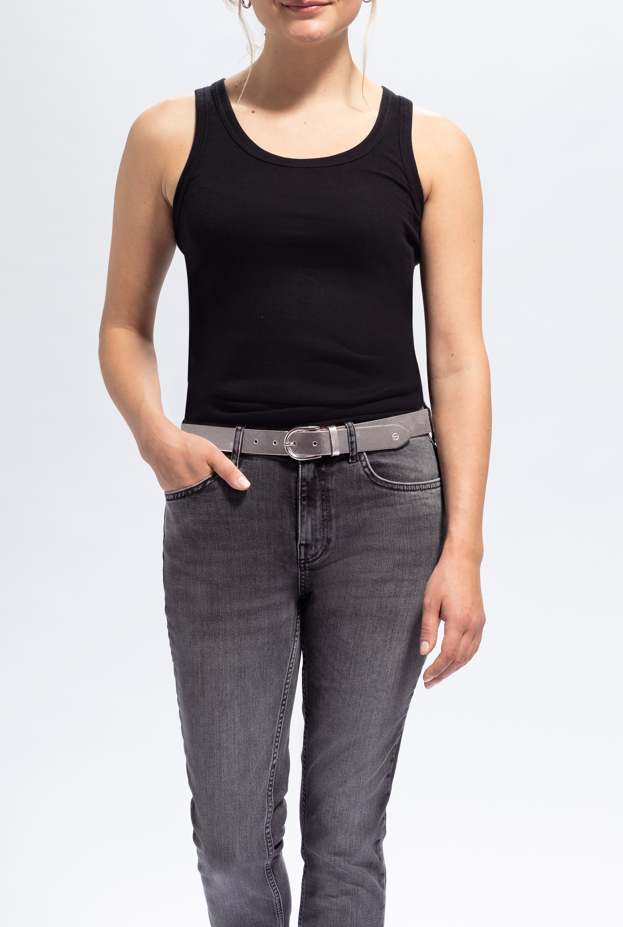 Tamaris Ledergürtel 3 cm breit, leicht strukturierte Oberfläche, dezentes Markenlogo