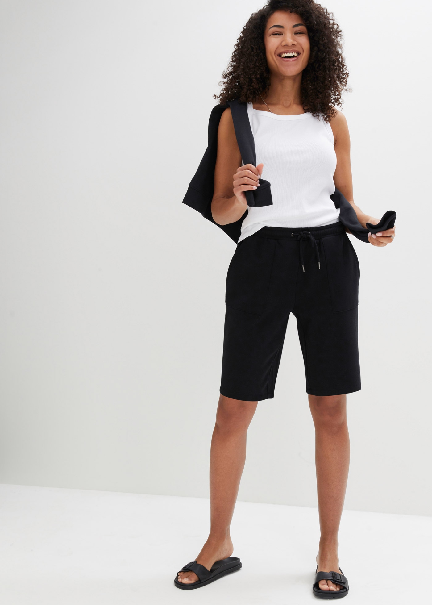 bonprix Sweatshorts  aus überwiegend Baumwolle, mit grossem Taschen, lockere Passform