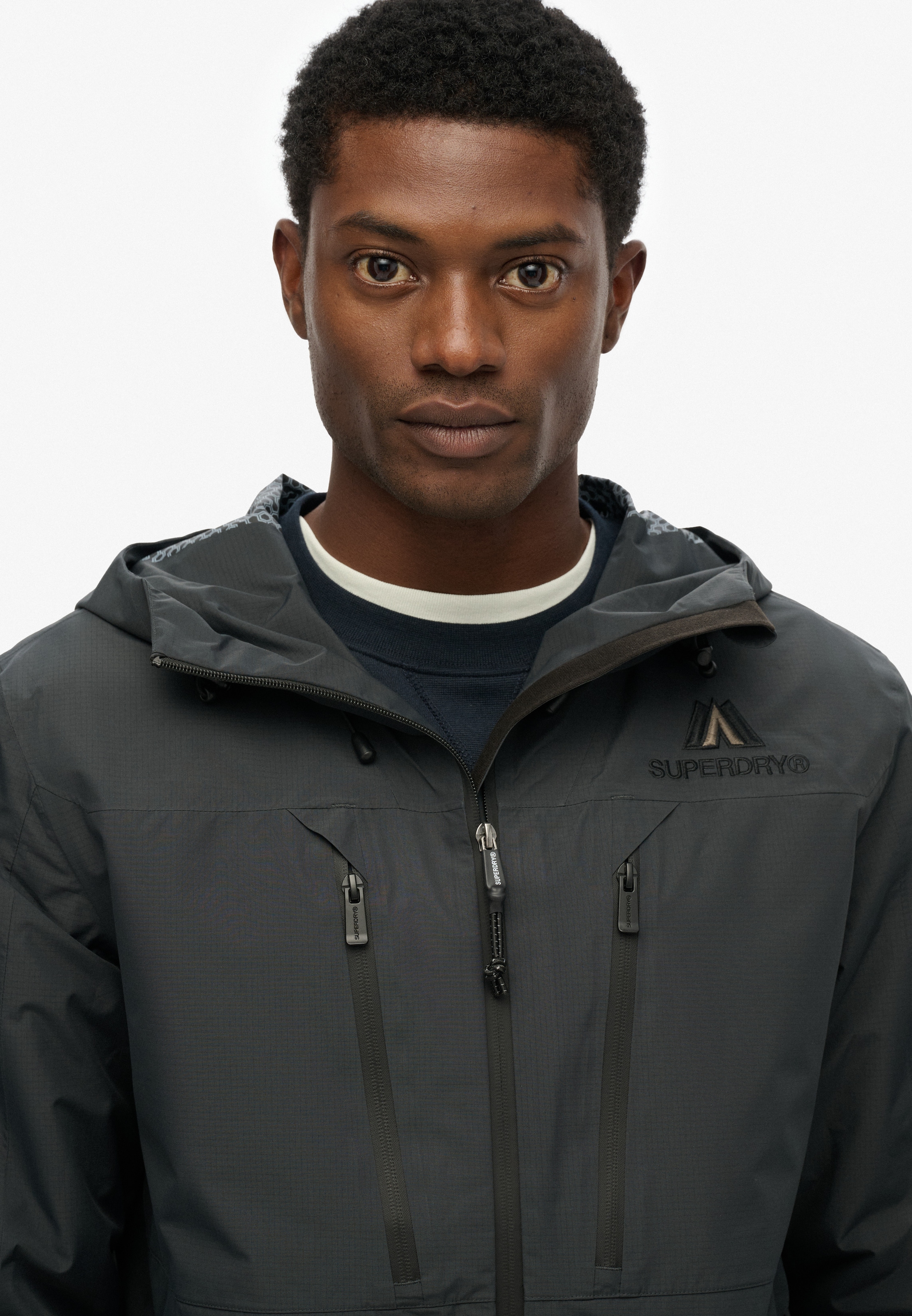 Superdry Outdoorjacke »WATERPROOF JACKET« mit Kapuze Wasserdicht (Säule wird nachgereicht)