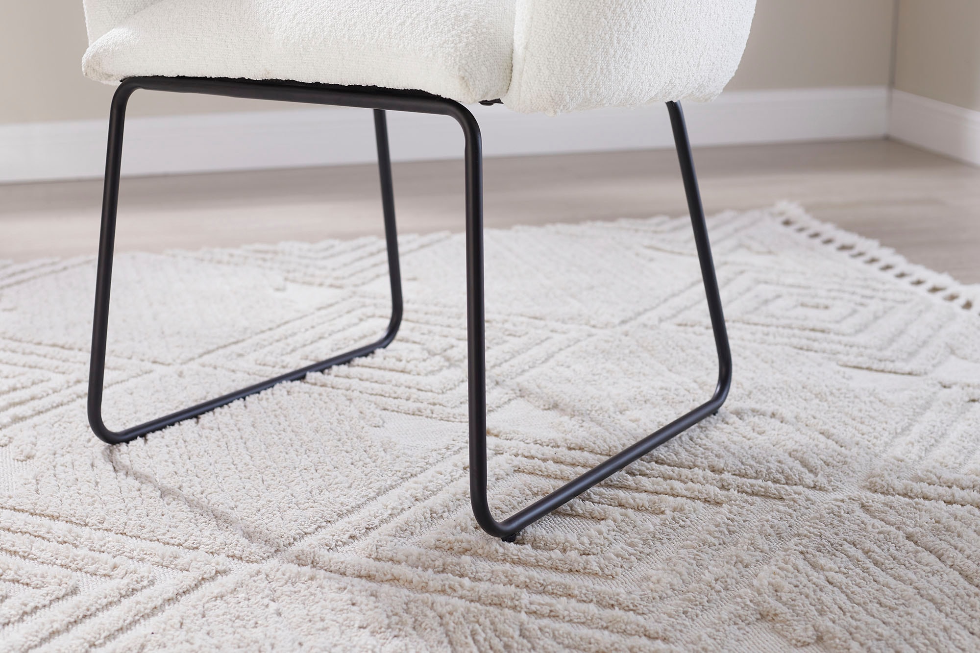 SalesFever Armlehnstuhl »Komfortabler Esszimmerstuhl mit Stil« () mit Wellenunterfederung