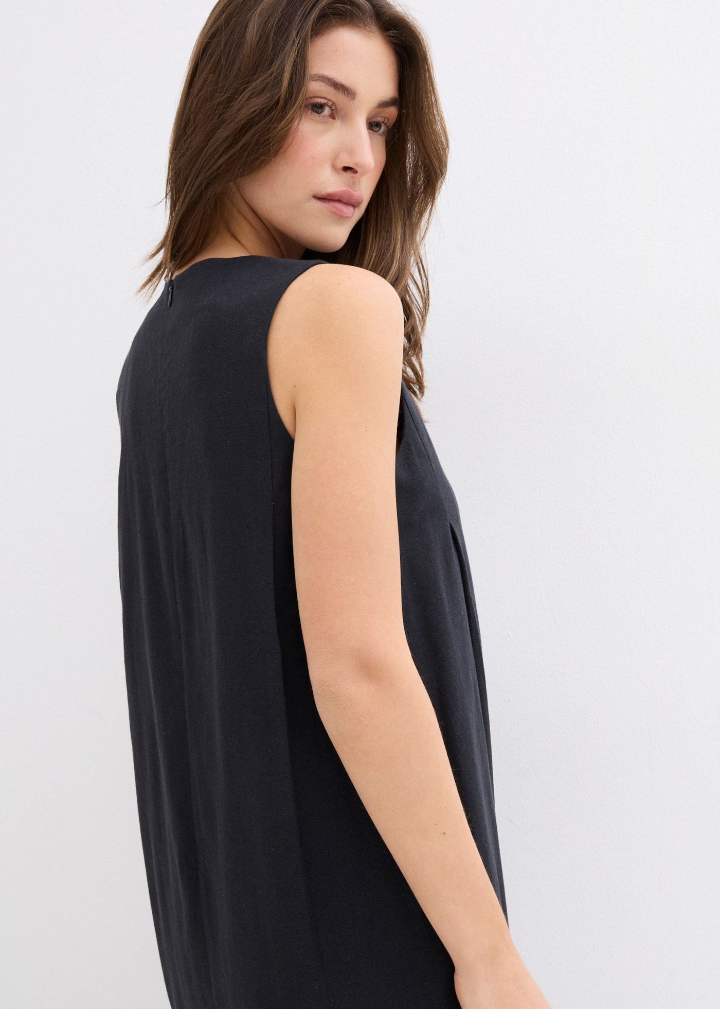 bonprix Robe midi design sans manches, coupe oversize, encolure ronde