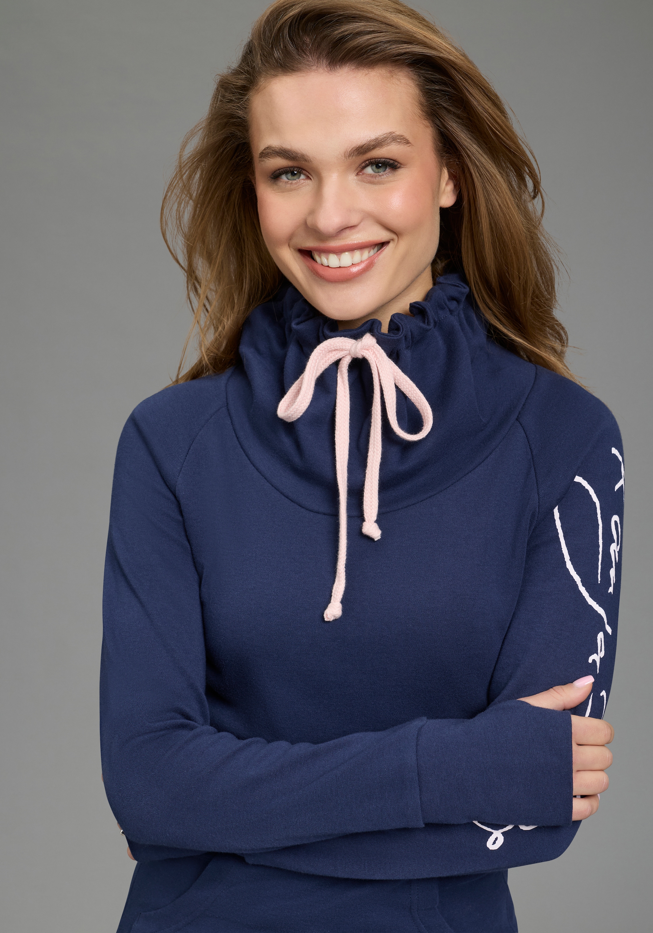 KangaROOS Sweat-shirt long , figurbetonter Schnitt,  mit stylischem Logodruck
