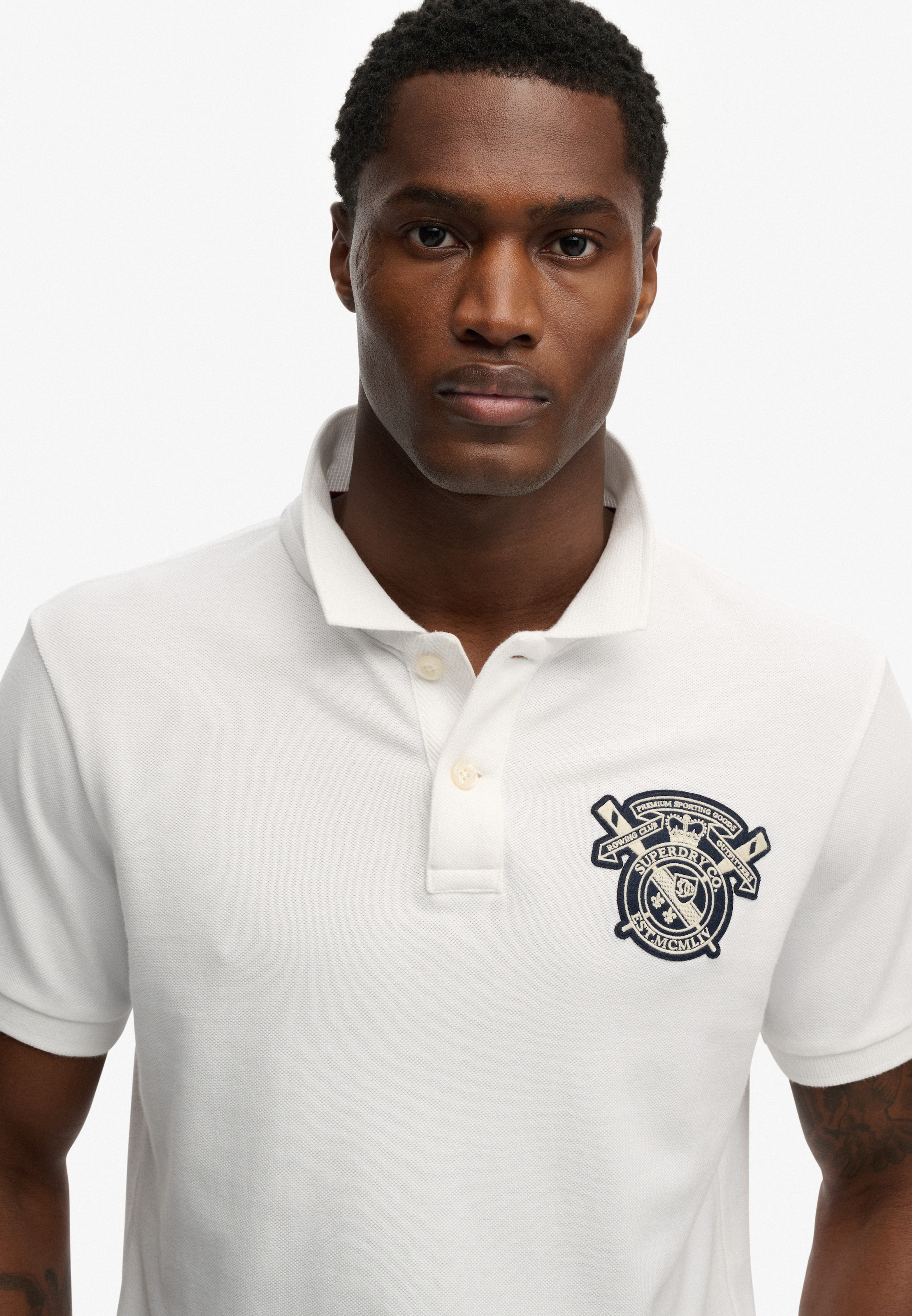 Superdry Polo »CREST POLO« avec étiquette de marque, en coton, coupe décontractée, aspect imprimé