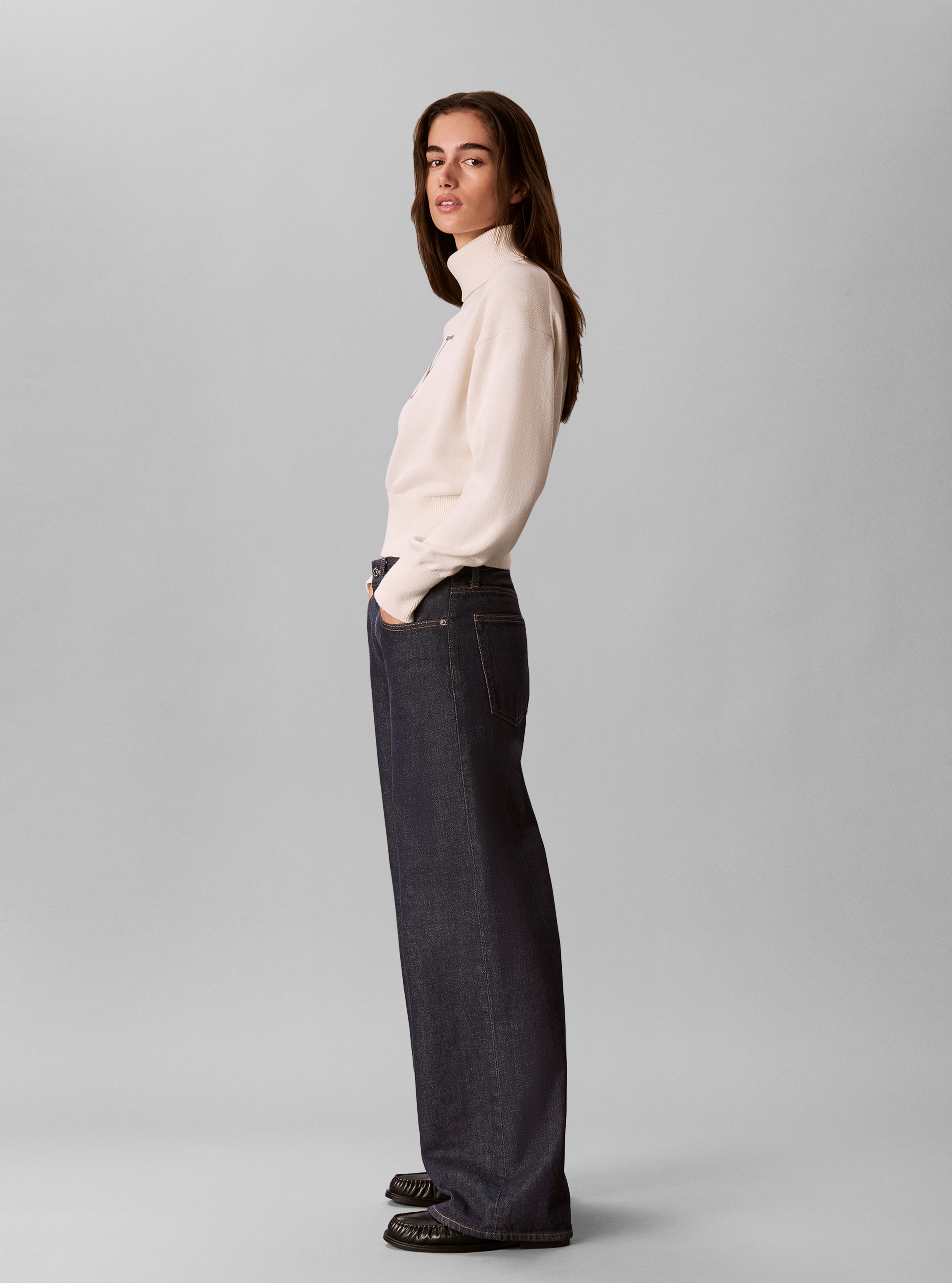 Calvin Klein Jeans Rollkragenpullover Rollkragen, breites Bündchen, Regular Fit, Applikation & Stickerei