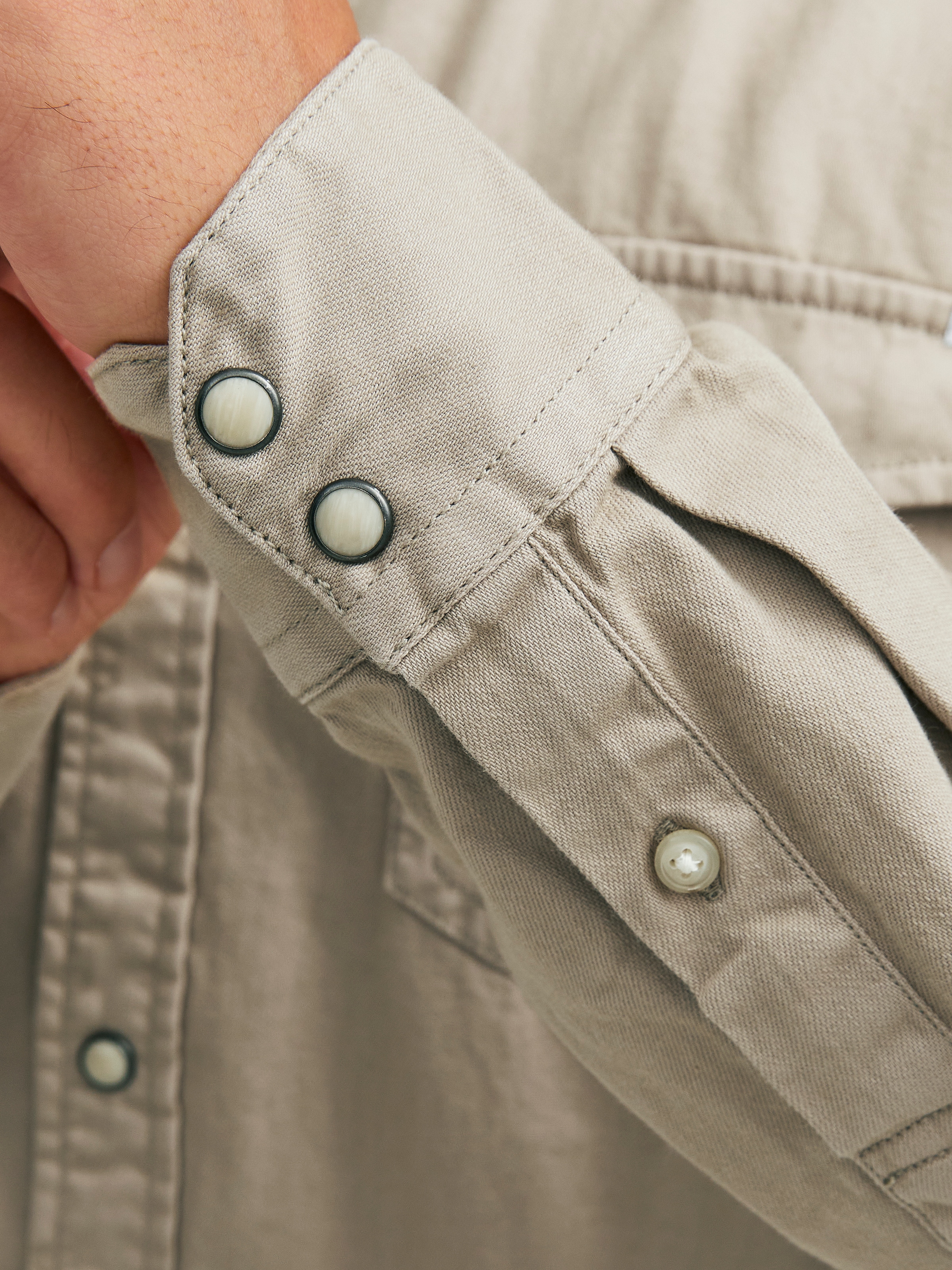 Jack & Jones Jeanshemd »JJESHERIDAN im Workwear-Stil mit robuster Baumwollqualität« unifarben, modisch, slim fit, Baumwolle, Hemdkragen