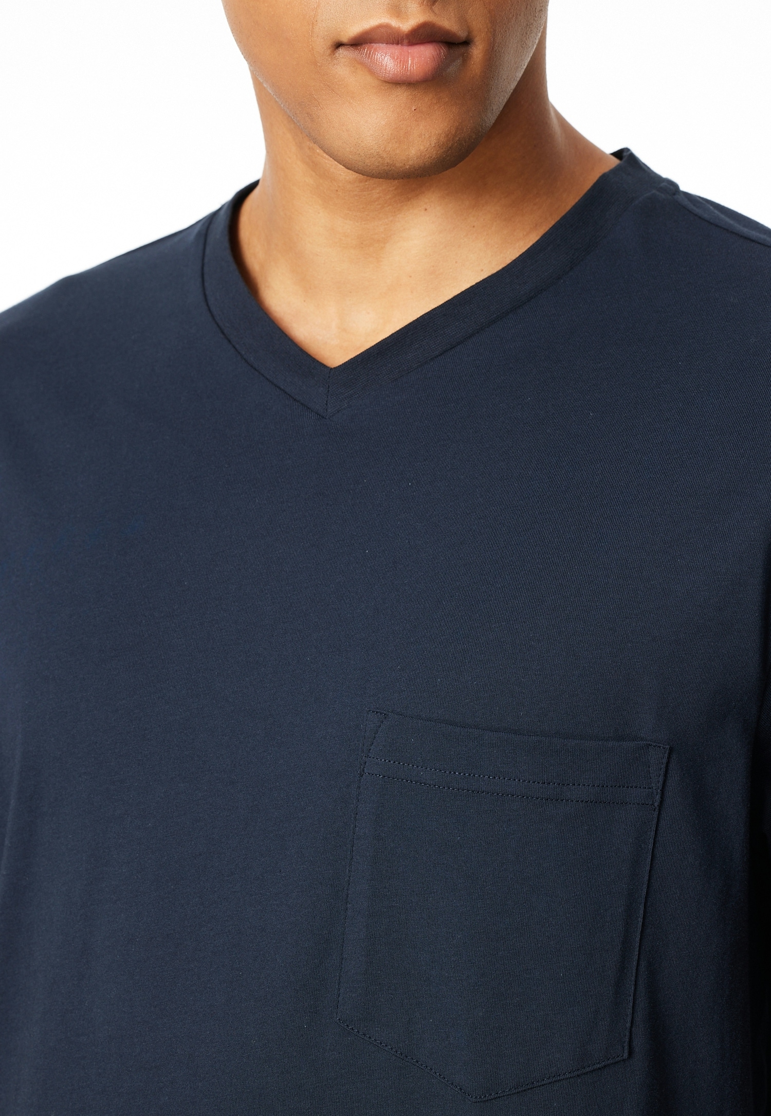 Schiesser Pyjama »Comfort Essentials« 2 pièces mit V-Ausschnitt und aufgesetzter Brusttasche