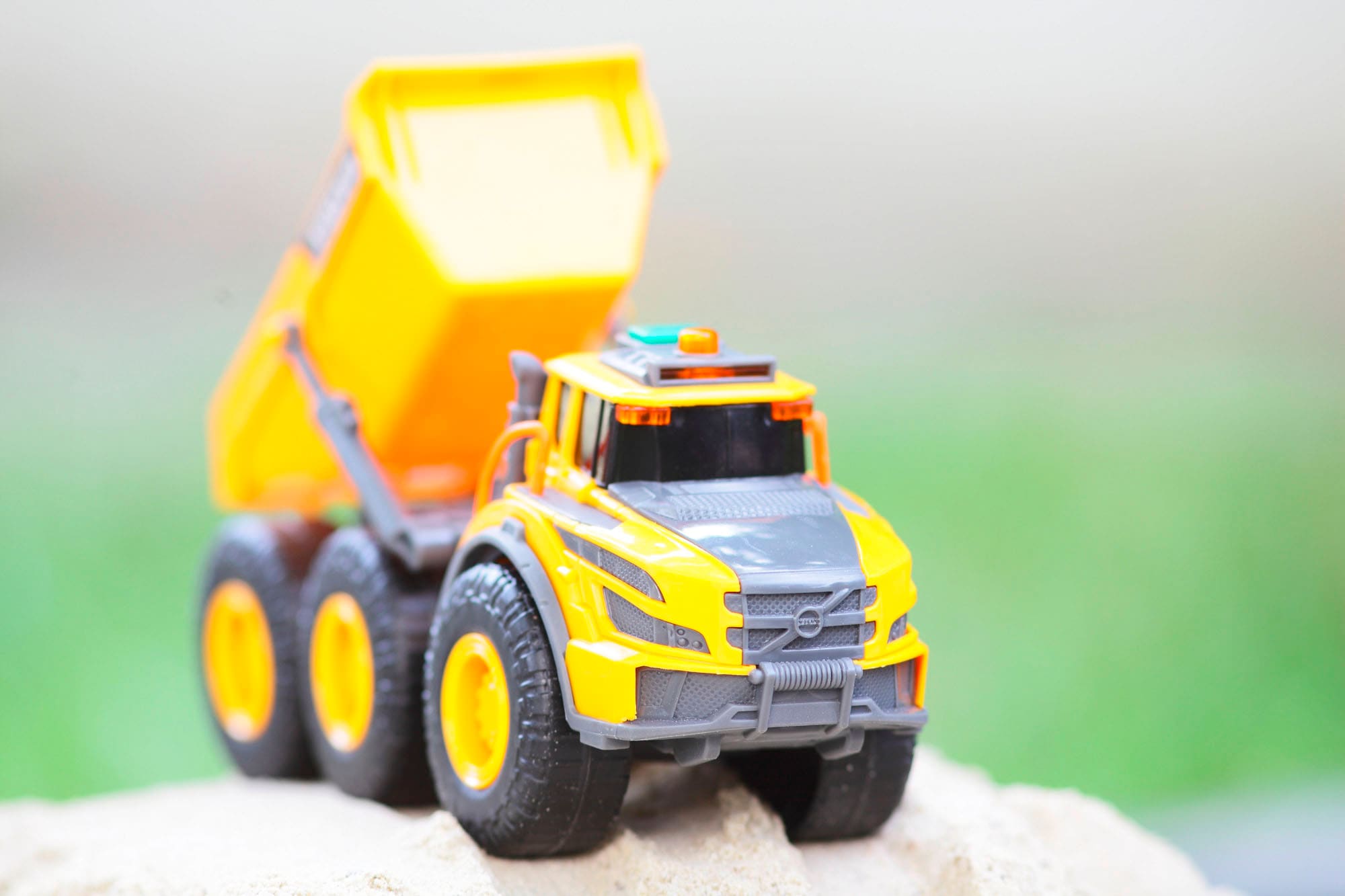 Dickie Toys Spielzeug-Kipper »Volvo Articulated Hauler« mit Licht und Sound