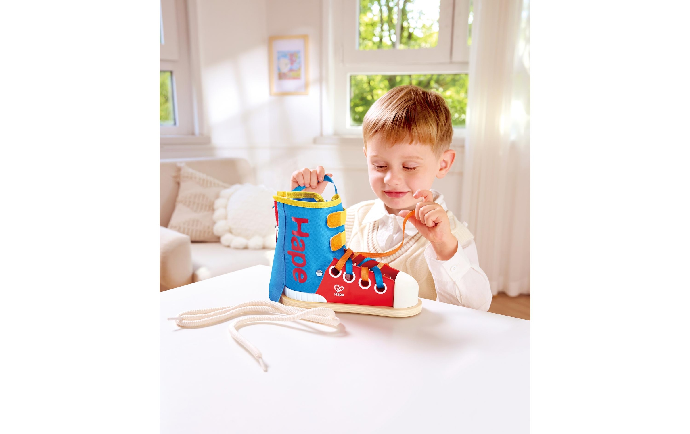 Hape Lernspielzeug »Lacing Shoes«