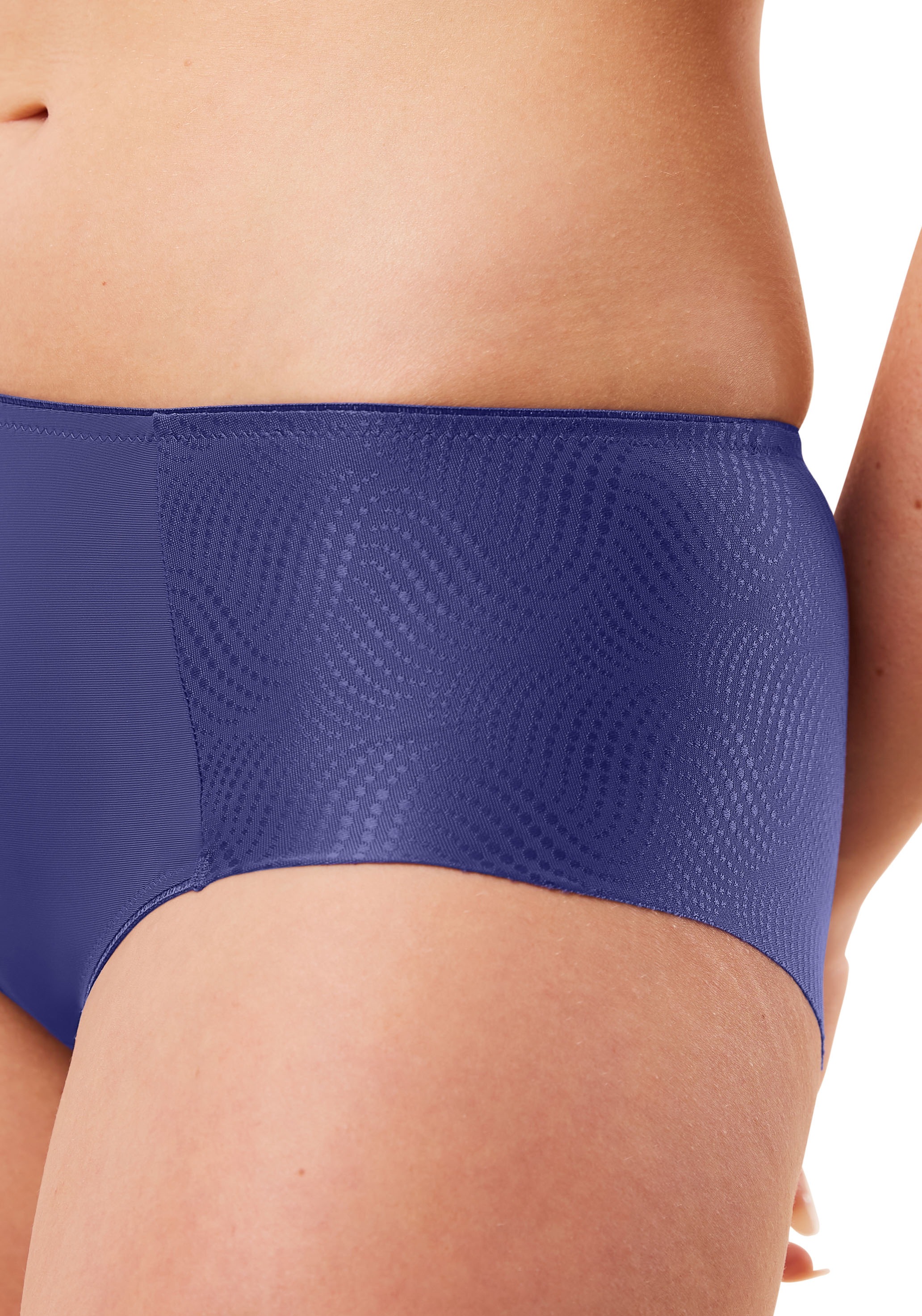 Triumph Hipster »Essential Minimizer T« 1hochwertigem Steh,  schimmerndes Jacquardmuster, elastisch, weich, blickdicht