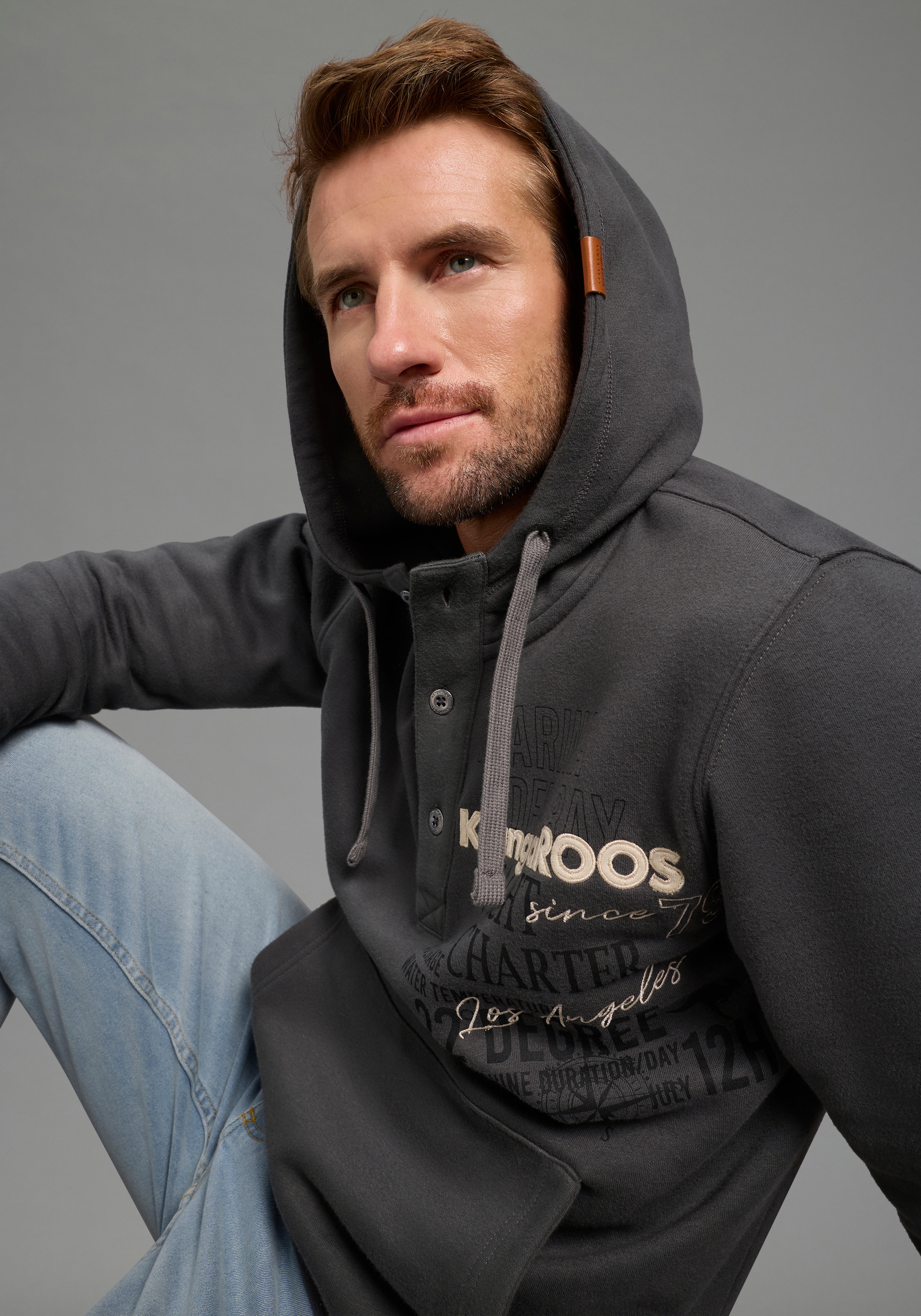 KangaROOS Sweat à capuche , mit Kapuze und Kordelzug, mit Kängurutasche, Langarm-Design
