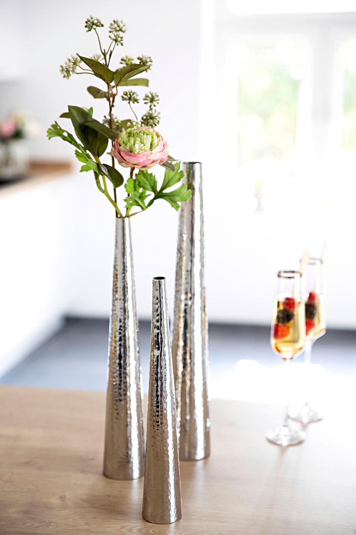 Fink 1100000002199 »CUBA, mit feiner Hammerschlagstruktur« vase à roses, vase de table en acier inoxydable, couleur argentée
