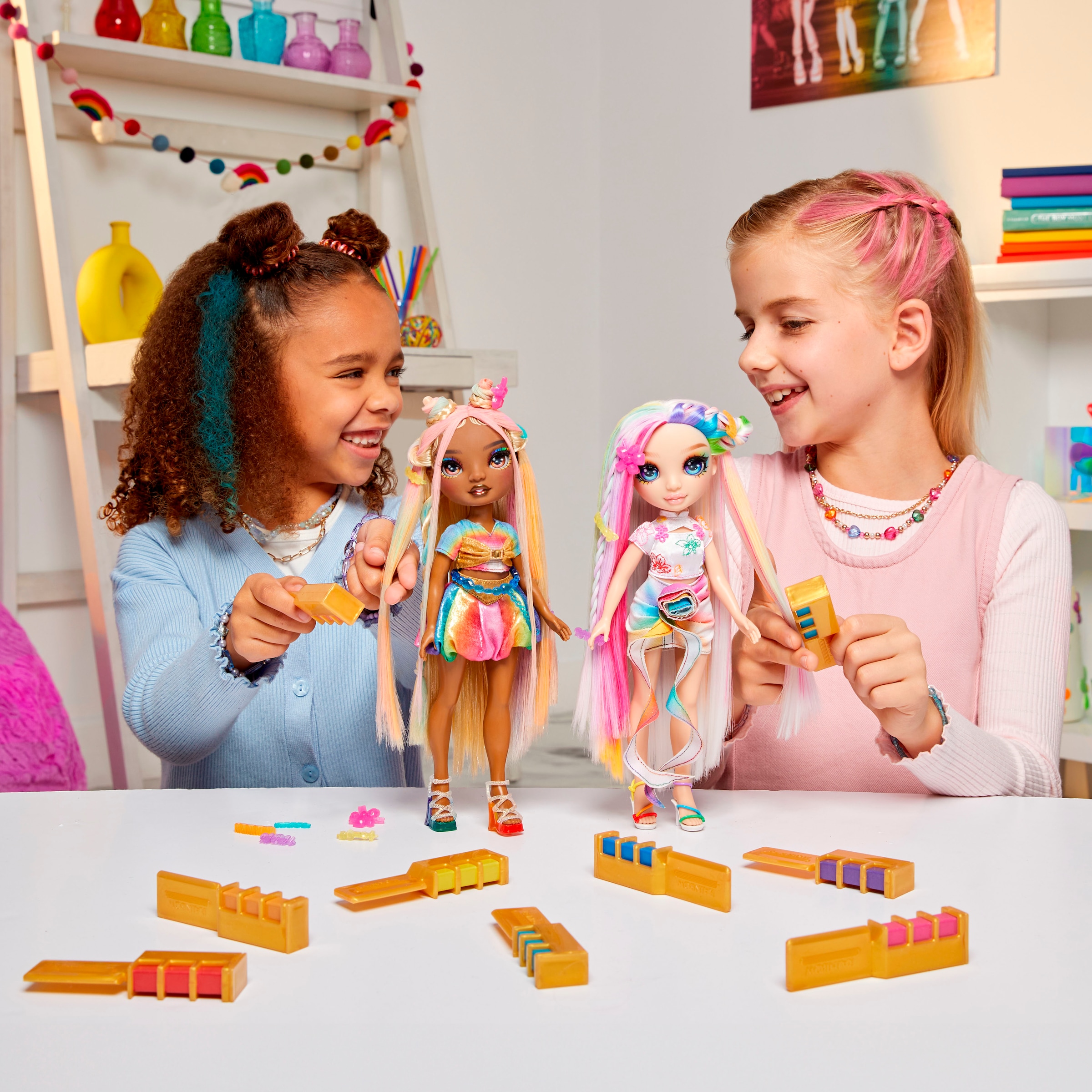 RAINBOW HIGH Anziehpuppe »Rainbow High Hair Chalk & Style Doll- Amaya (Rainbow)«