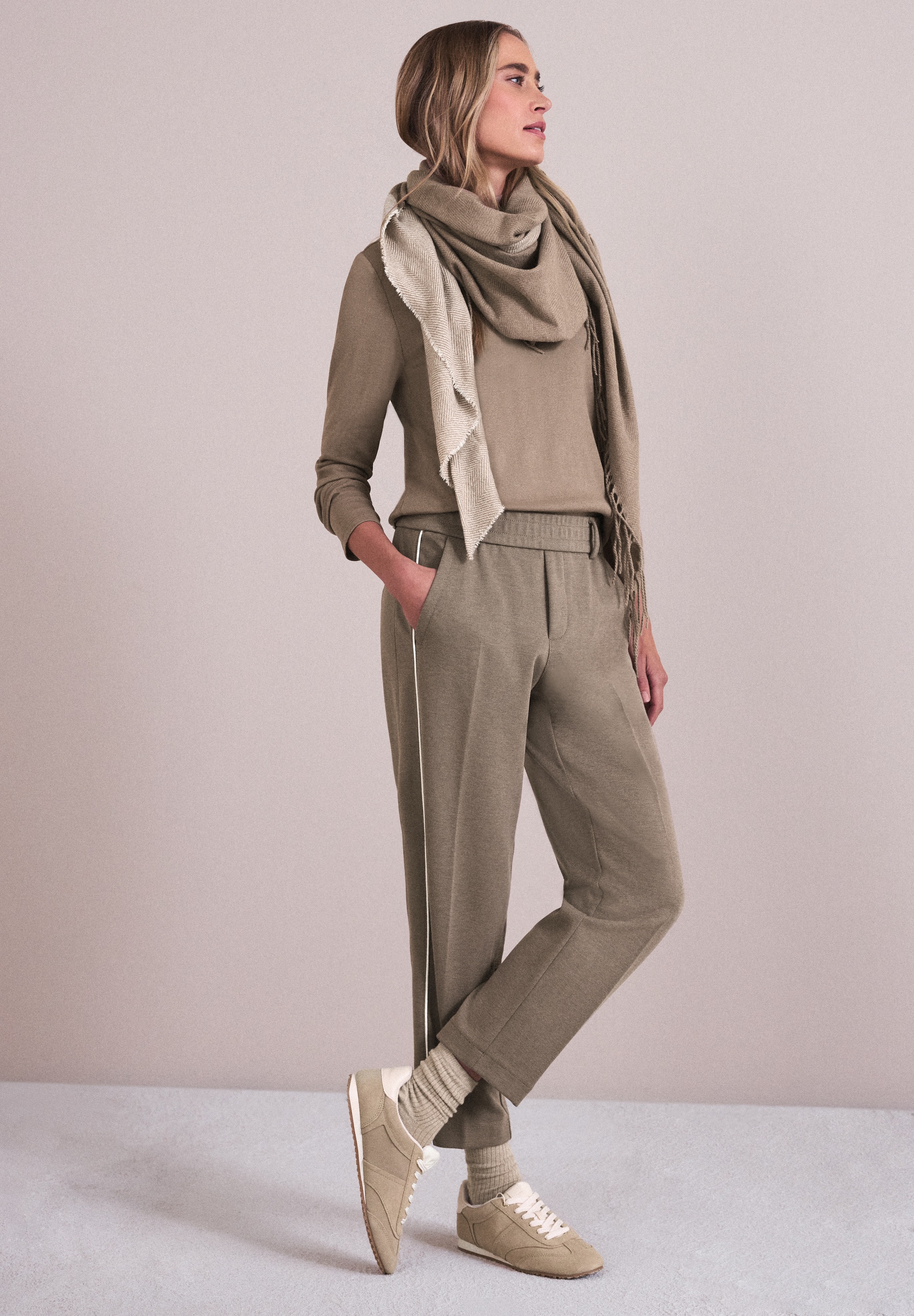 STREET ONE Stoffhose »Style Bonny«  mit sportiven Tape Details