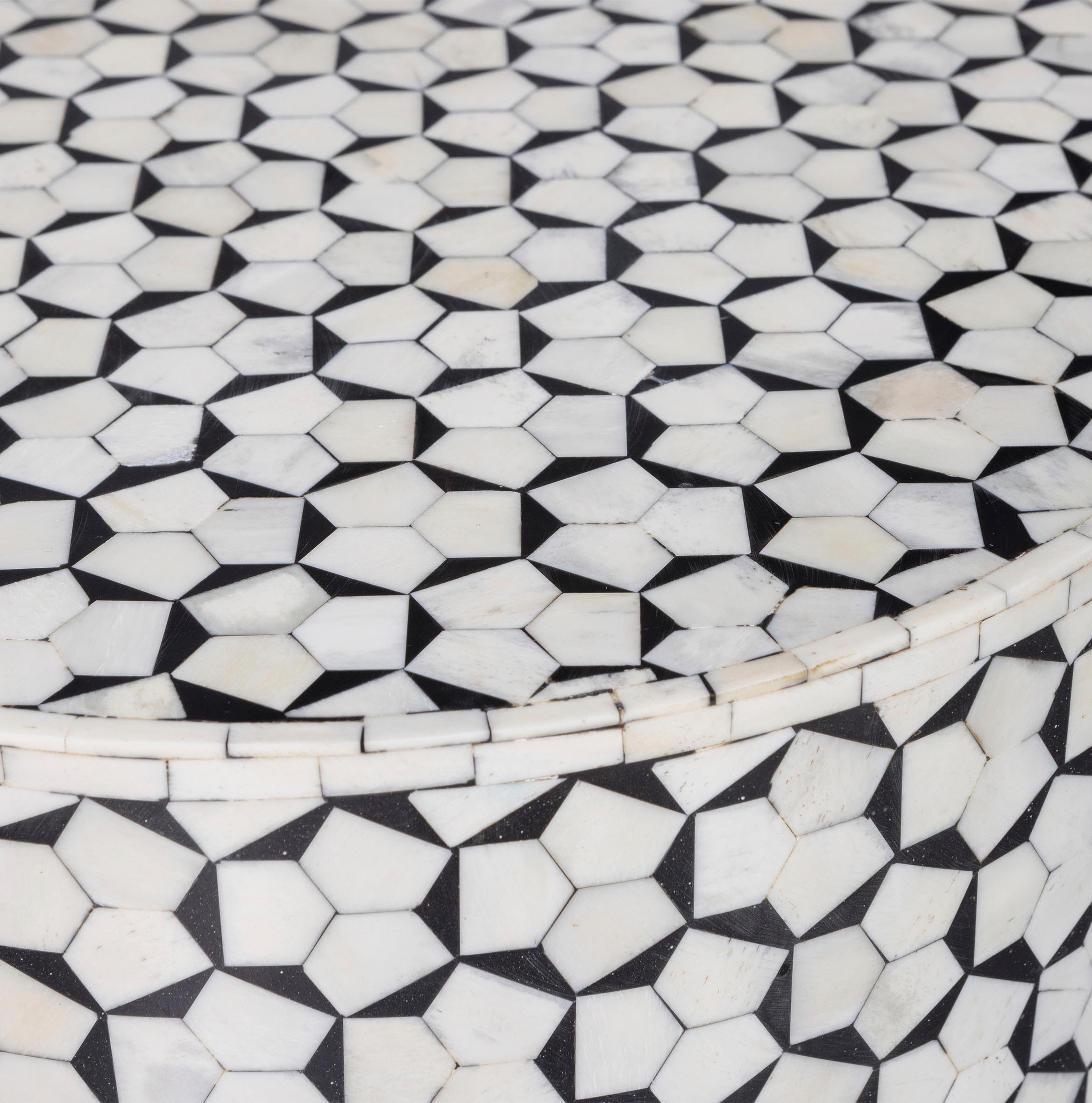 WOOOD Beistelltisch »Neva« mit edlem grafischen Muster, H 40 cm x Ø 37 cm