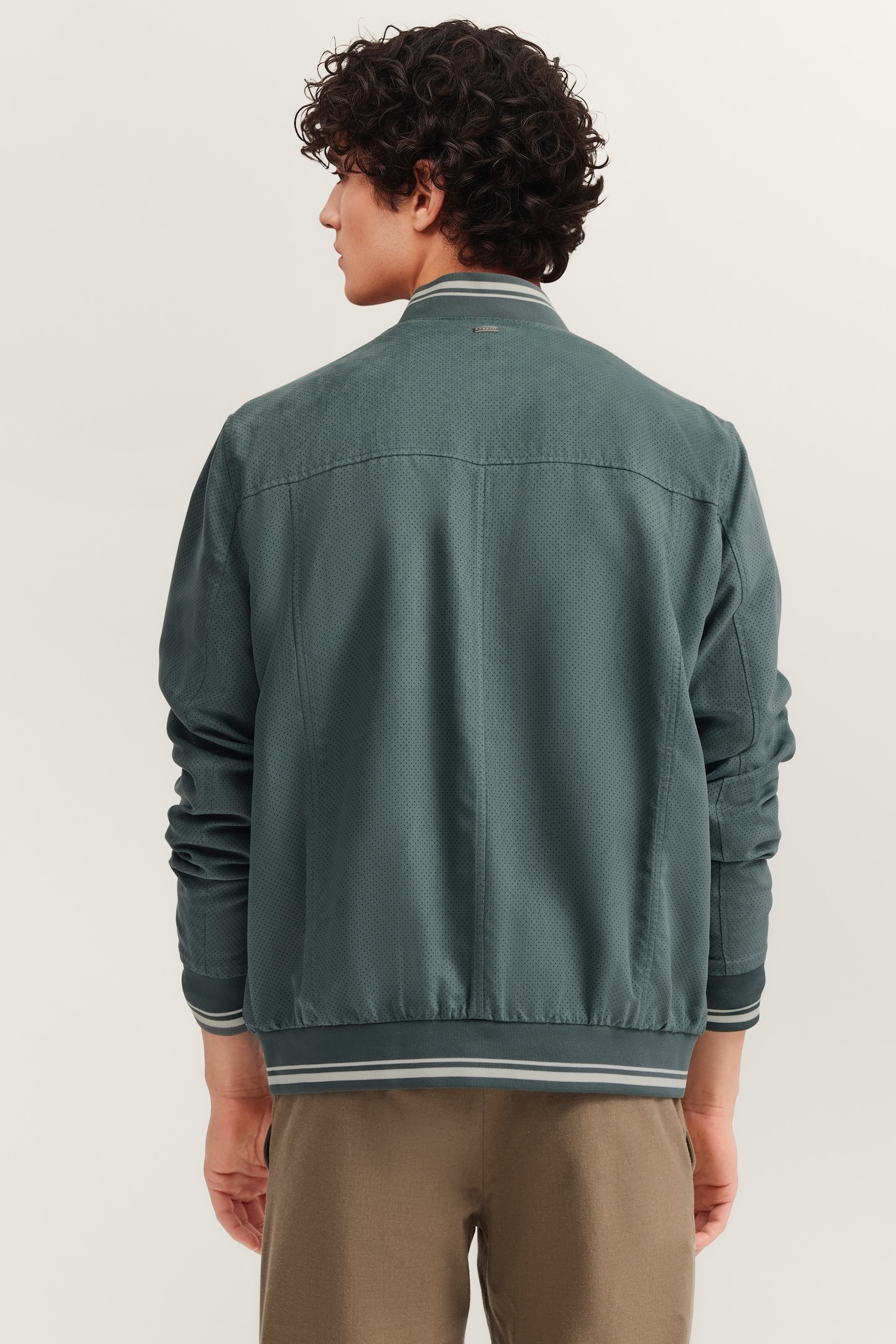 bugatti Collegejacke »Regular Fit« wasserabweisend trotz leicht perforiertem Oberstoff