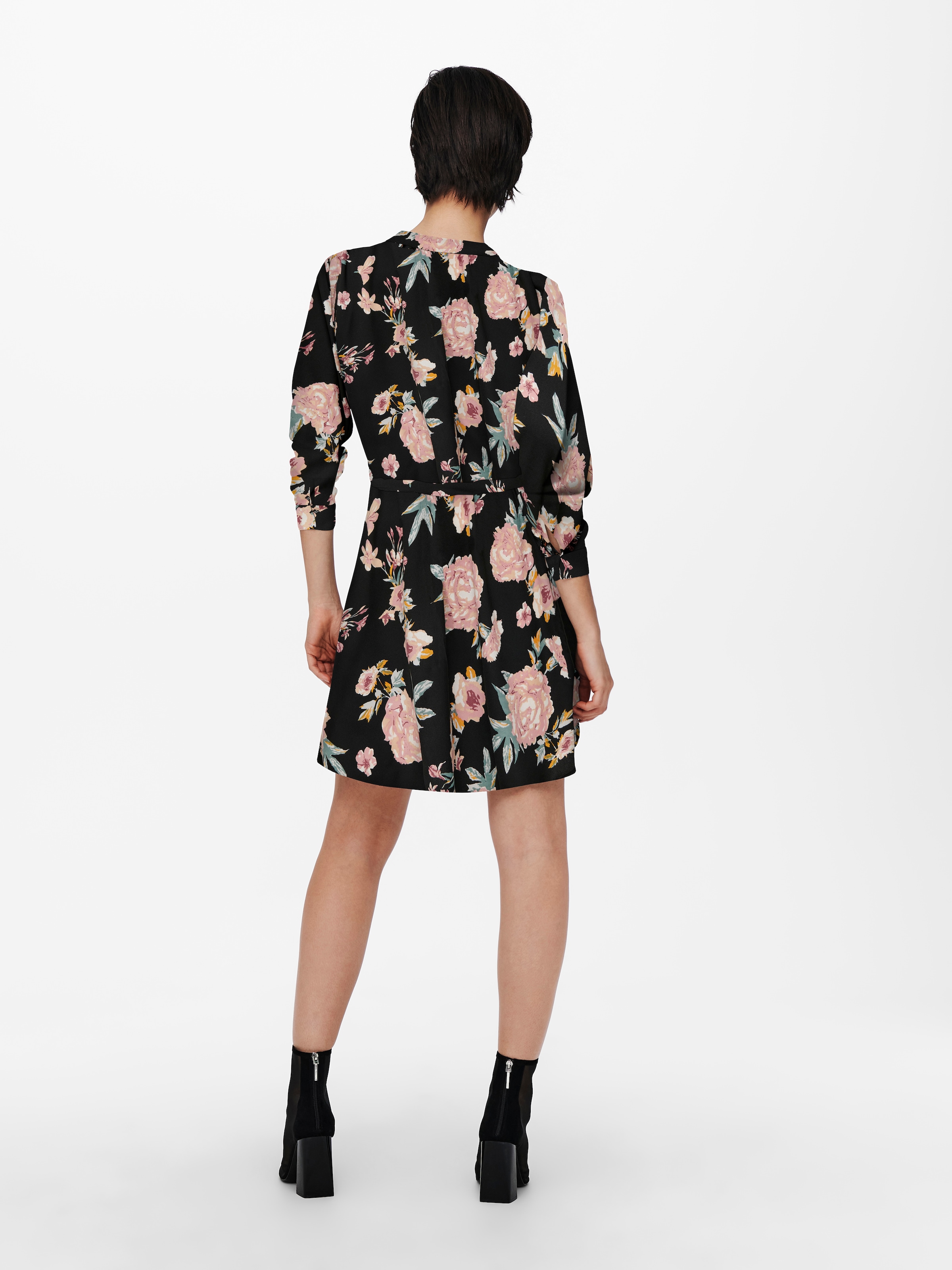 ONLY Robe imprimée »ONLCORY LIFE L/S V-NECK TUNIC WVN NOOS« Robe d'été avec ceinture à la taille