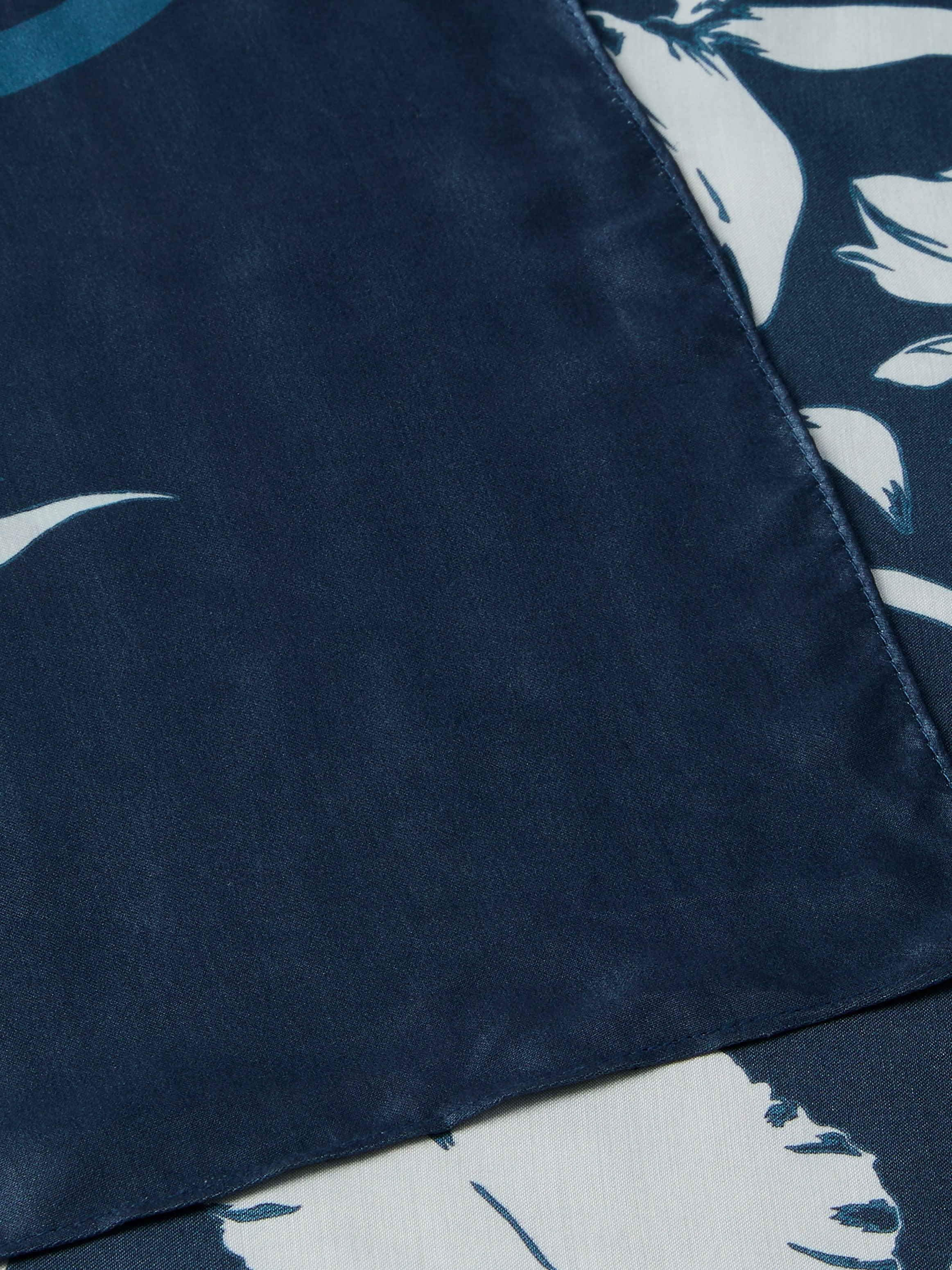 Calvin Klein Foulard de mode »ALLOVER FLORAL SQUARE SCARF« Mit Blumenmuster für einen schicken Auftritt