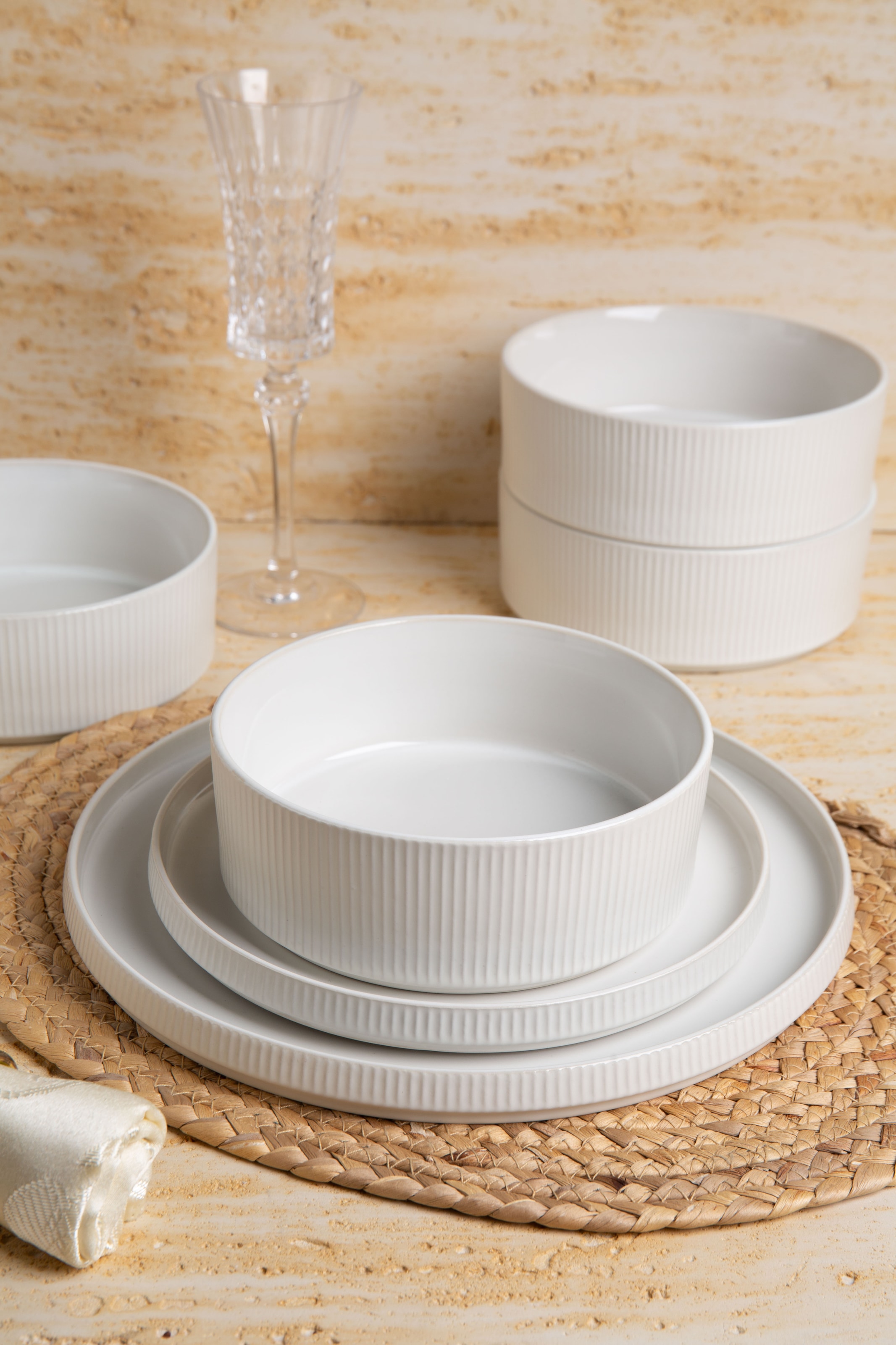 GOODproduct Set de vaisselle »Ylvii, aussen matt, innen reaktiv glasiert« spülmaschinenfest und mikrowellengeeignet