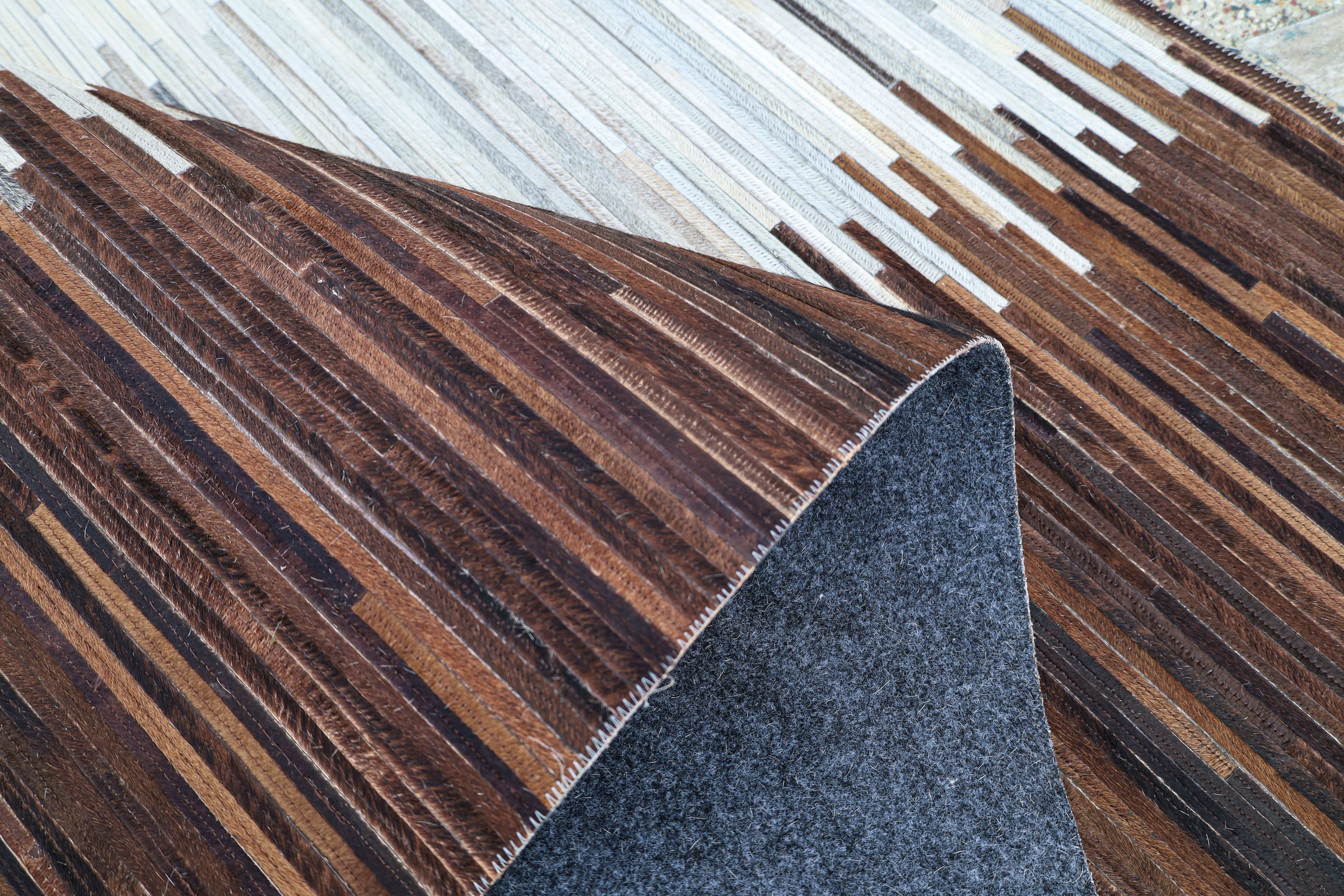 Myflair Möbel & Accessoires Tapis en fourrure »Urban Hide, echtes Rinderfell, LAGERRÄUMUNG« Rectangulaire 10 mm Höhe fait main, produit naturel, structure naturelle & look premium