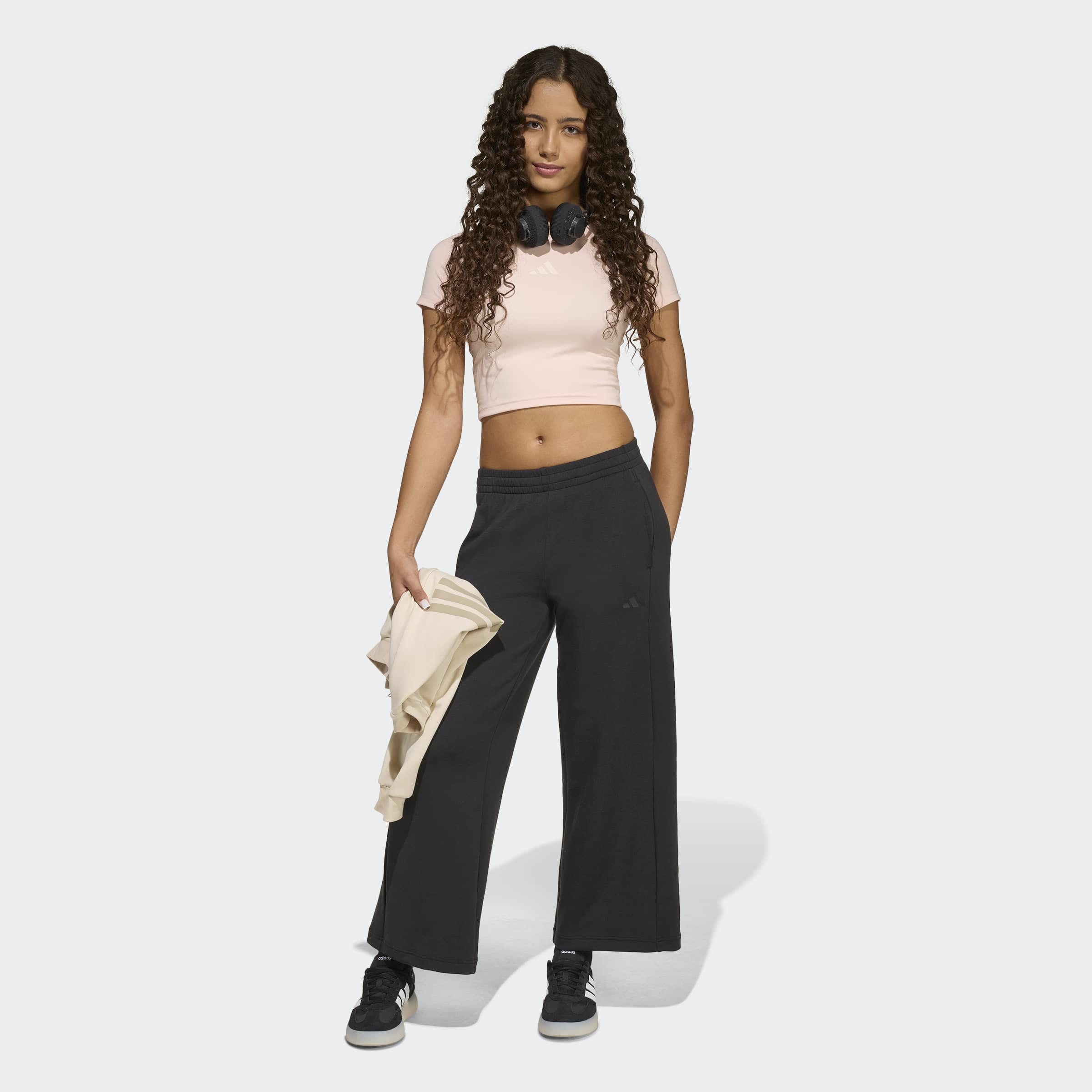 adidas Sportswear Pantalon de sport »FUTURE ICONS 3-STREIFEN MIT WEITEM BEIN«