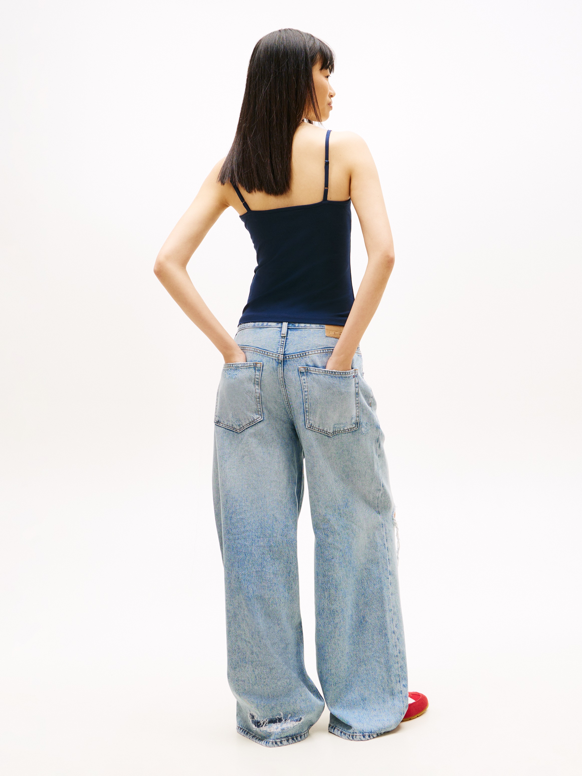Tommy Jeans Spaghettitop »TJW ESSENTIAL STRAP TOP EXT« mit Logostickerei, Slim Fit