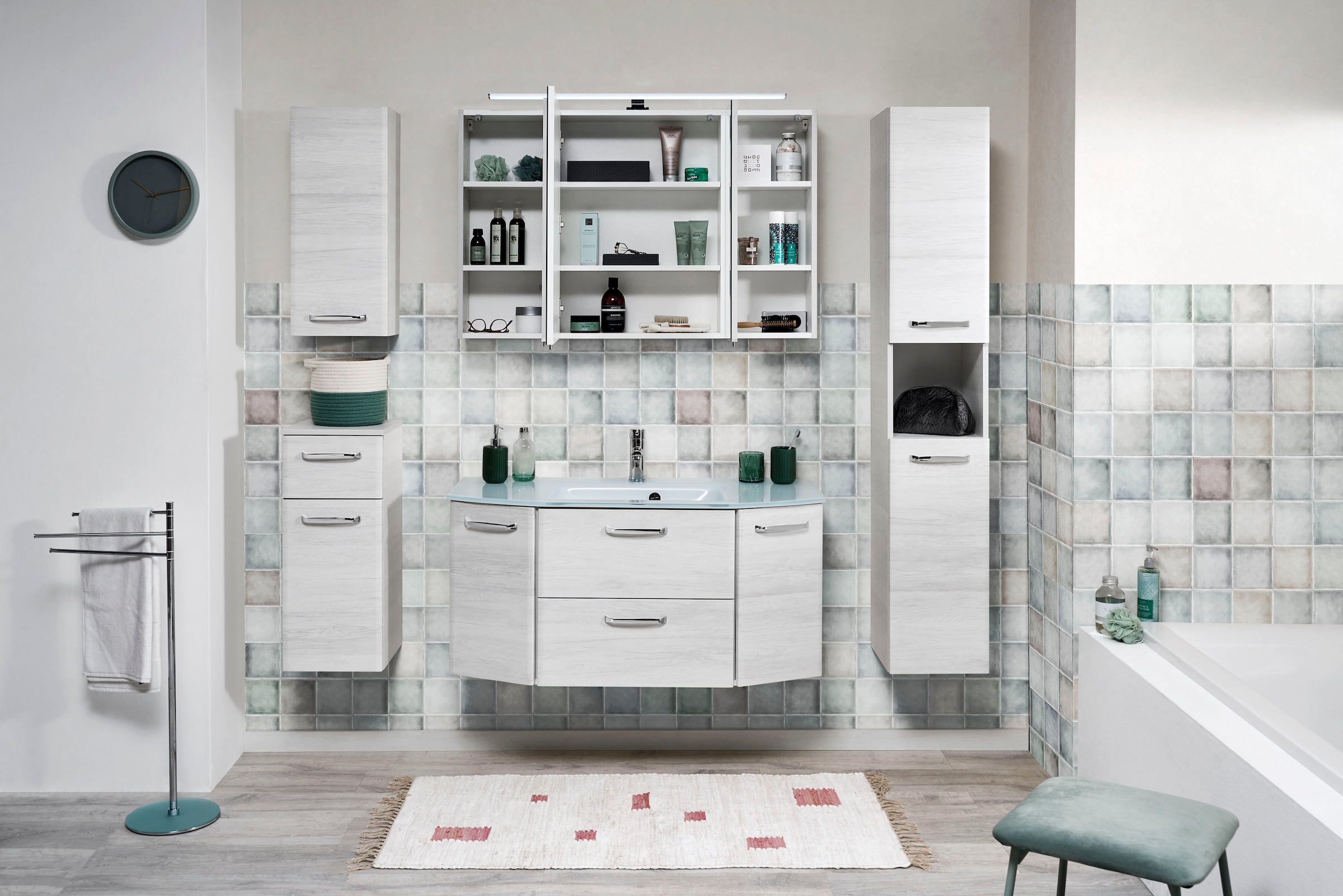 Saphir Armoire haute »Quickset Badschrank 30 cm breit, 2 Türen, 1 Nische, 3 Einlegeböden« armoire haute de salle de bain avec amortisseur de porte, poignées chrome brillant