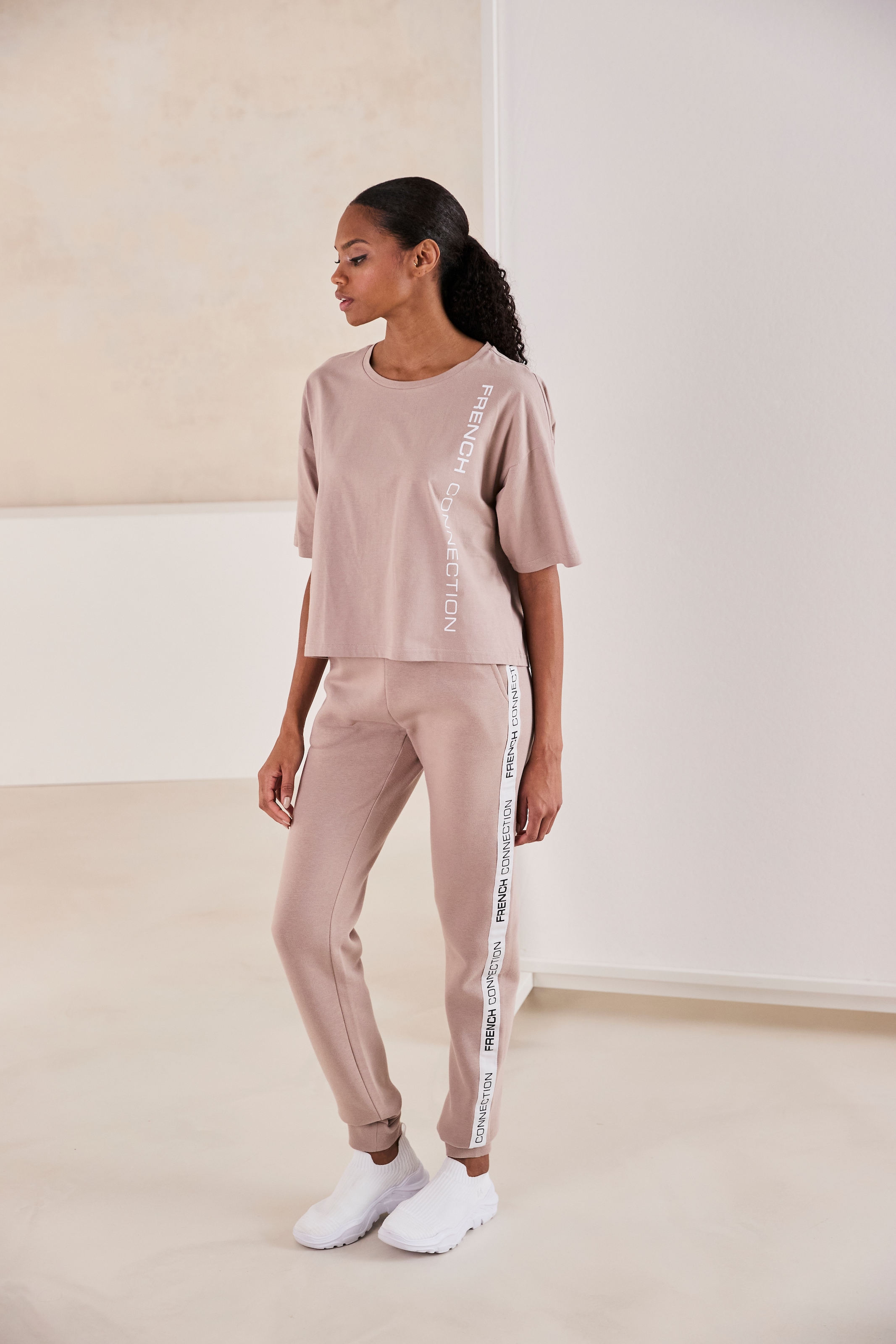 French Connection T-Shirt mit weiten Ärmeln und Logodruck