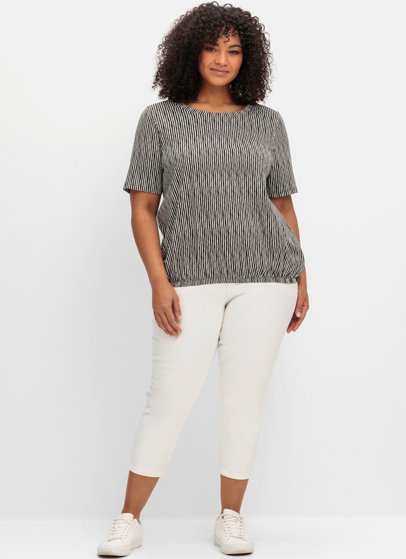 Sheego T-shirt à manches courtes »Rundhalsshirt« 1 cuis