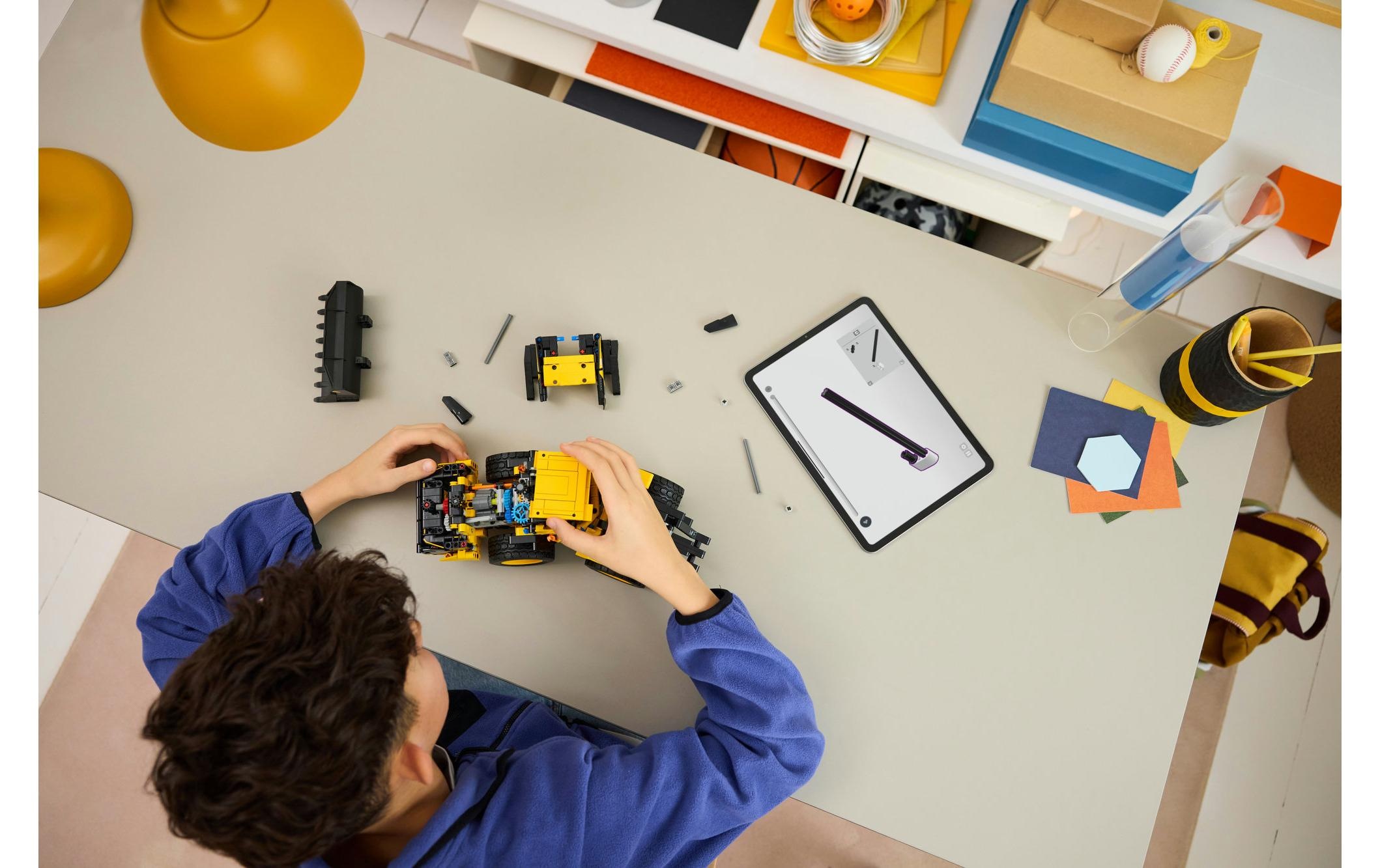 LEGO® Briques de jeu »Technic Volvo L120 Electric Radlader 42209«