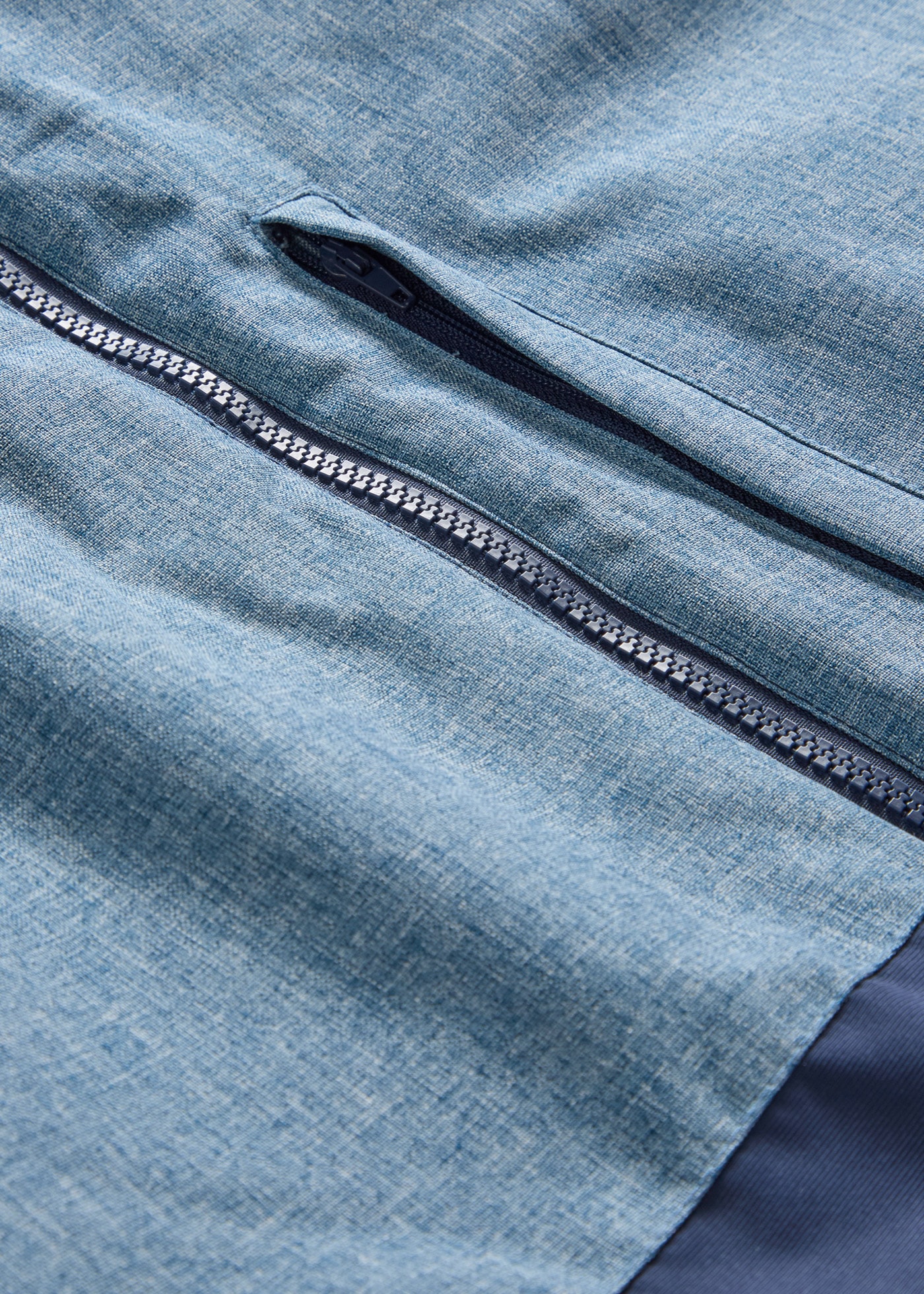 bonprix Veste d'hiver mit Kapuze im Colourblocking-Design, mit wattierter Kapuze, windabweisend