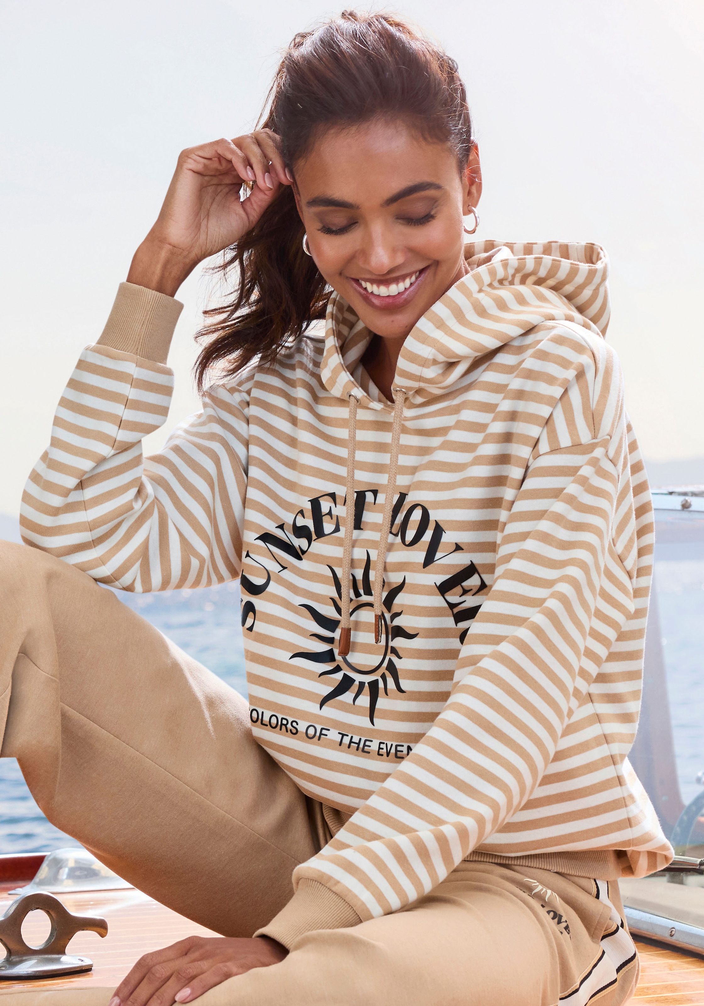 H.I.S Pull à capuche im Streifenlook mit grossen Print, Loungewear