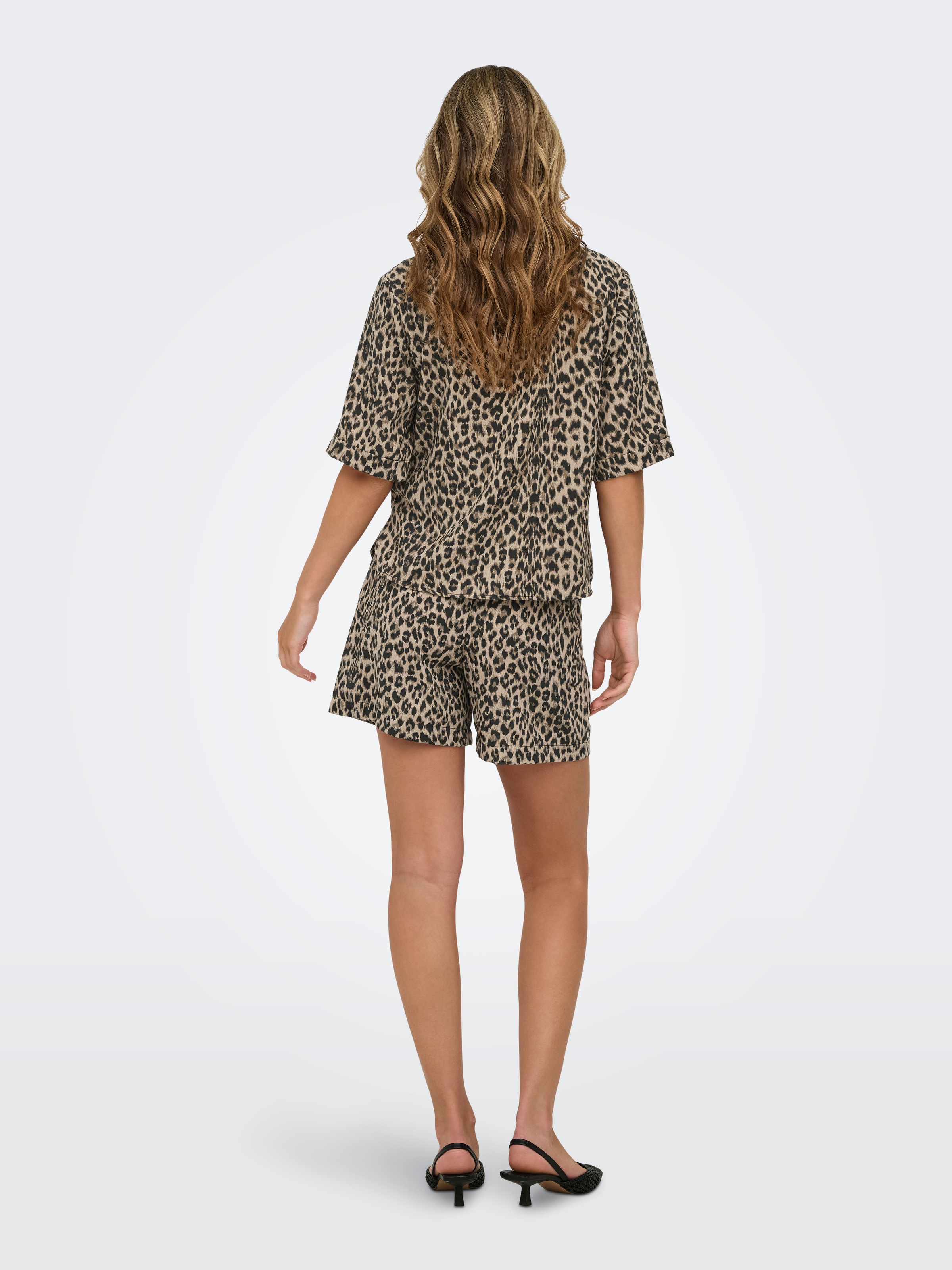 ONLY Blouse à manches courtes »ONLEMMIA S/S BUTTON SHIRT PNT« mélange de matériaux, coupe régulière