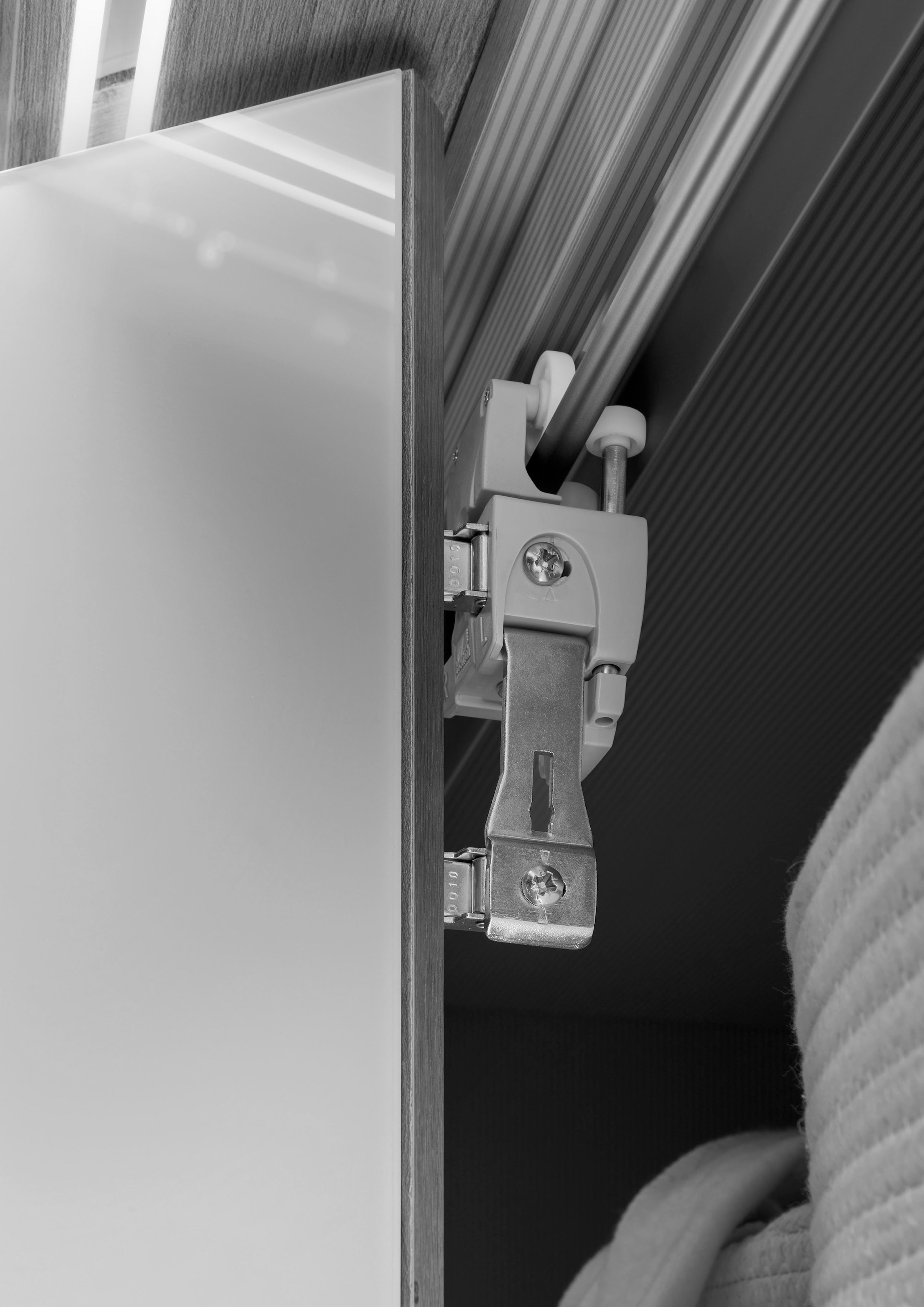 WIEMANN Armoire à portes pliantes »Monaco« Teil-Glasfront sowie hochwertige Beschläge inkl. Schubladendämpfung