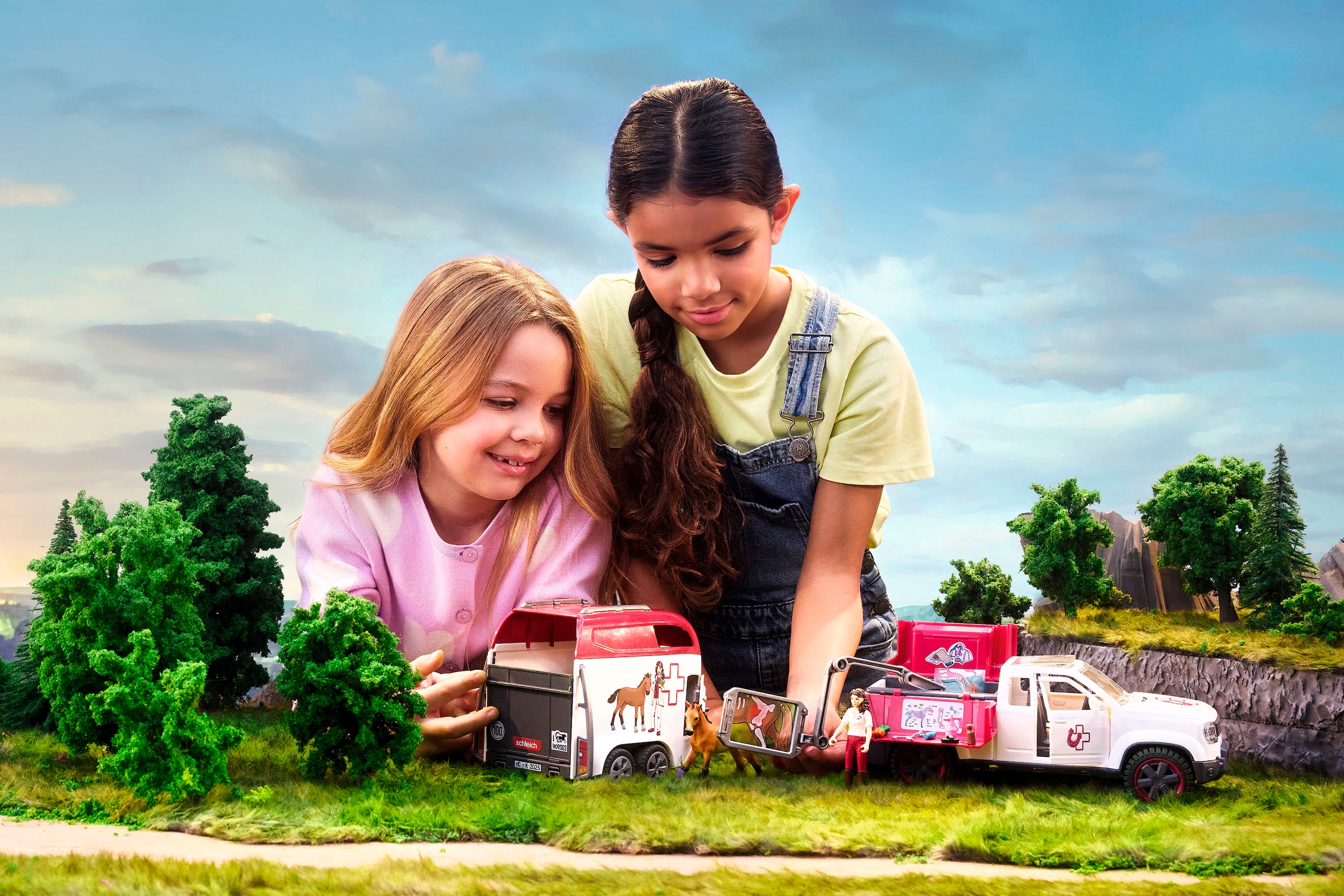 Schleich® Voiture-jouet »HORSE CLUB, Mobile Tierärztin mit Anhänger (42704)« Made in Europe