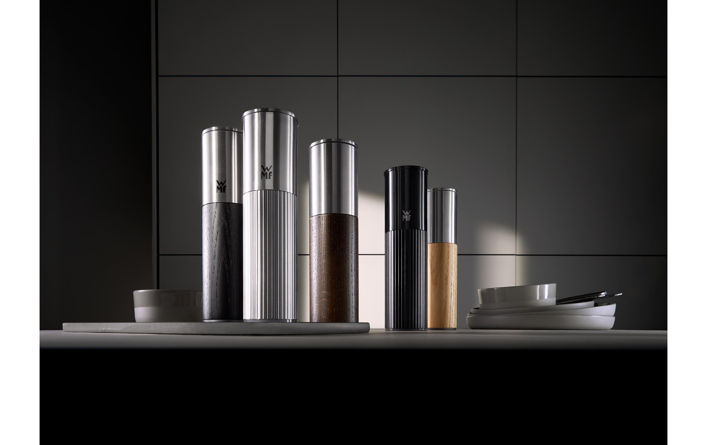 WMF Moulin à épices »Signature Pro, aus Edelstahl« Keramikmahlwerk, einstellbarer Mahlgrad, magnetischer Deckel