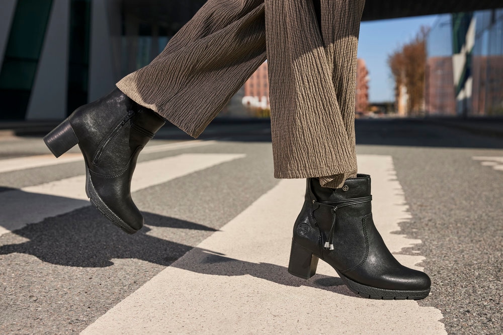 Rieker Bottines  Businessstiefelette, Blockabsatz, Boots in schmler Form