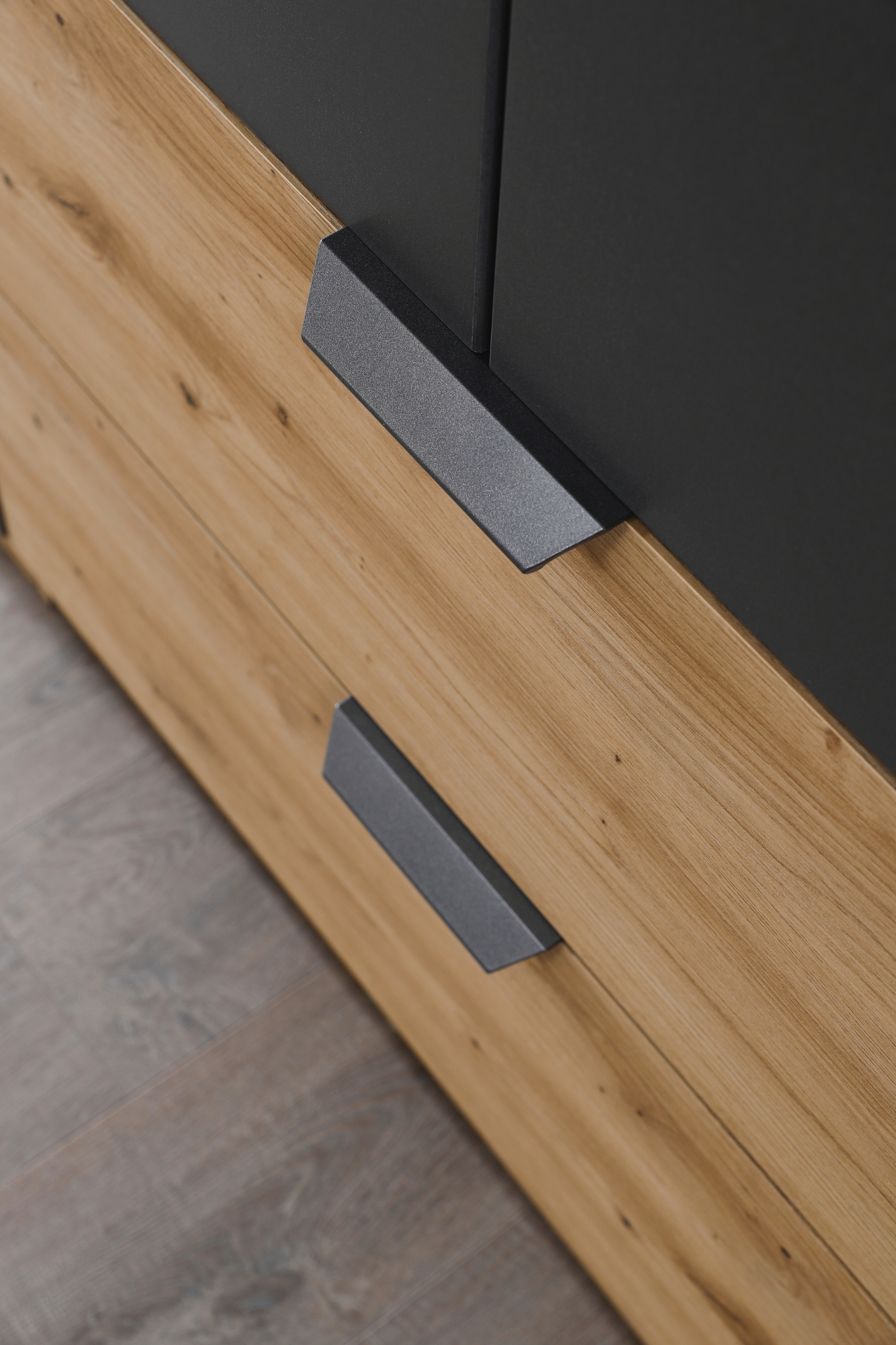 rauch Drehtürenschrank »Kleiderschrank Schrank Garderobe Ankleide DARK&WOOD BY QUADRA SPIN« Breiten: 181/226/271 cm, Höhe 210 cm,  im Industrial Style mit Schubkästen in Eiche Dekor, mit Spiegel