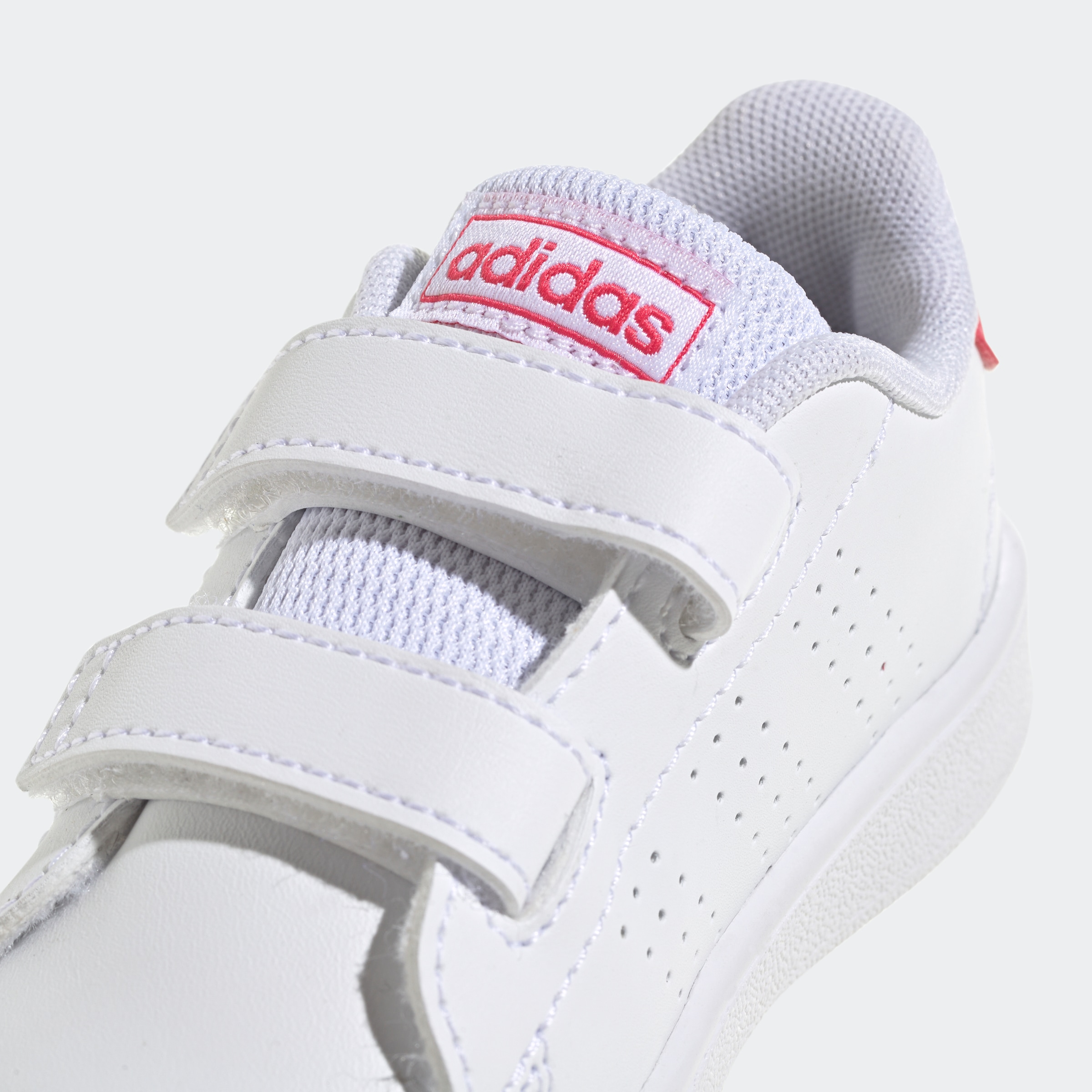 adidas Sportswear Sneaker »ADVANTAGE LIFESTYLE COURT TWO HOOK-AND-LOOP«  Design auf den Spuren des adidas Stan Smith