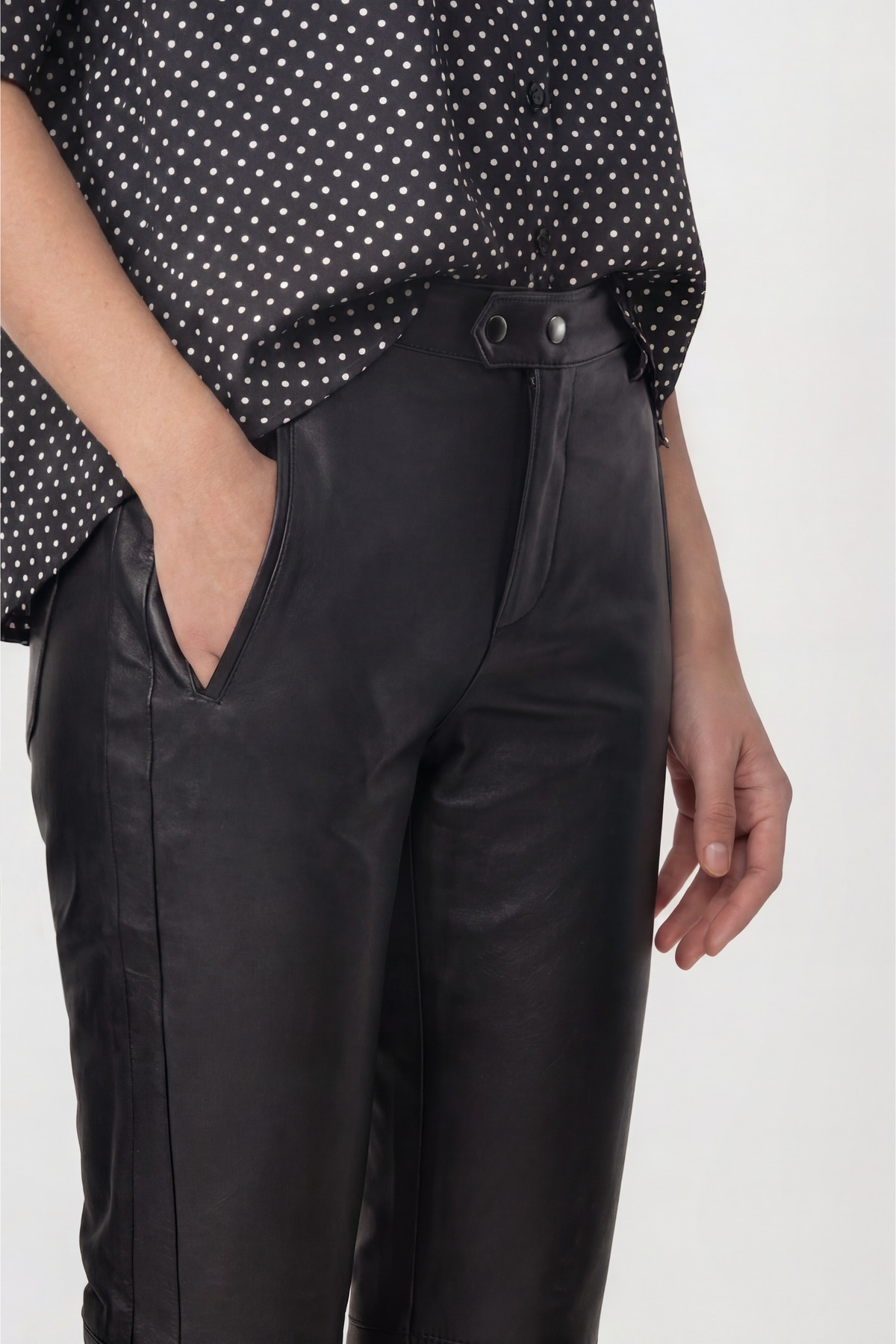 Monari Pantalon imitation cuir »Hose Lederoptik 78cm«  Coupe régulière avec aspect cuir