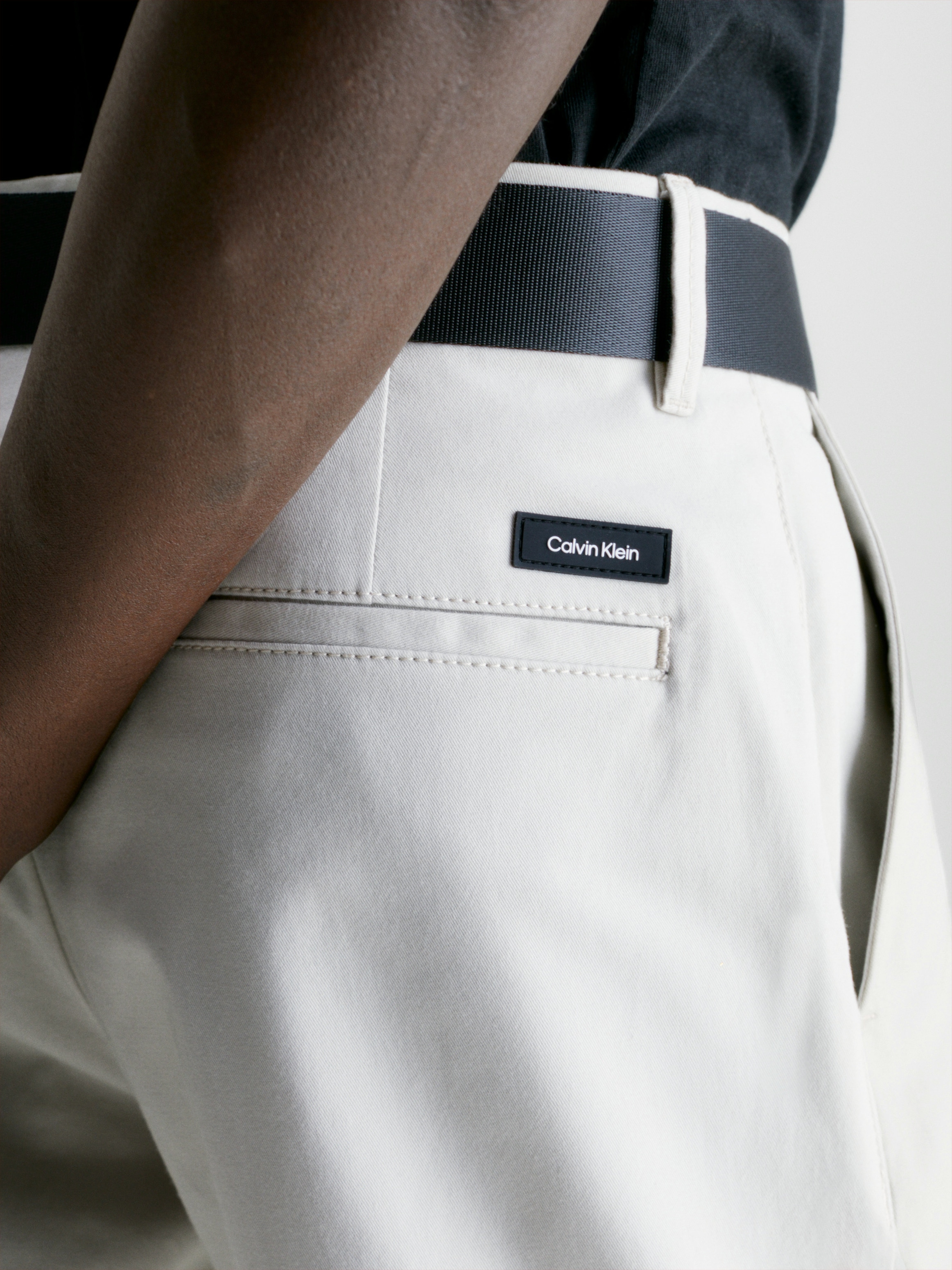 Calvin Klein Short »MODERN TWILL SLIM«  mit Gürtel