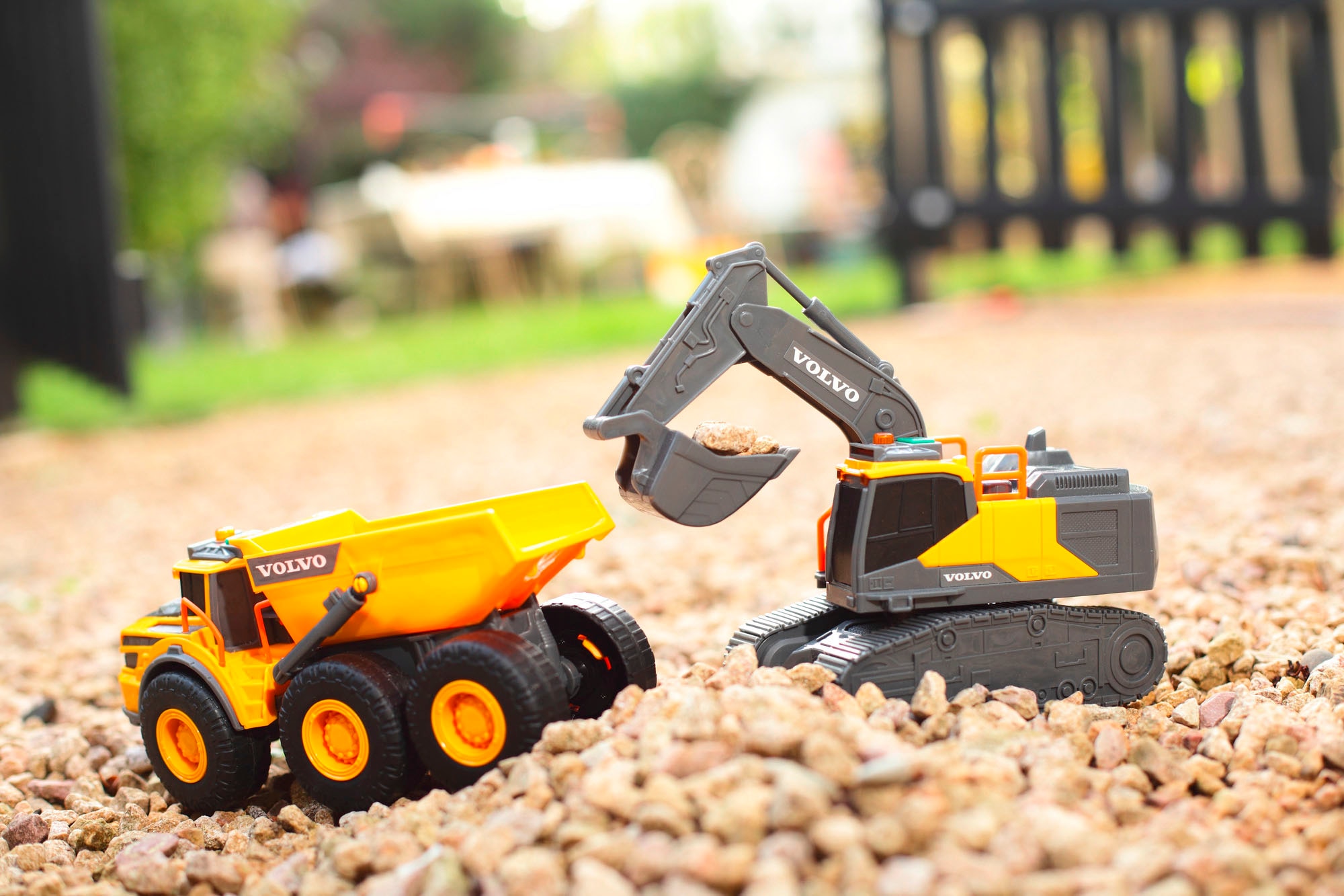 Dickie Toys Jouet pelleteuse »Volvo Tracked Excavator« mit Licht und Sound