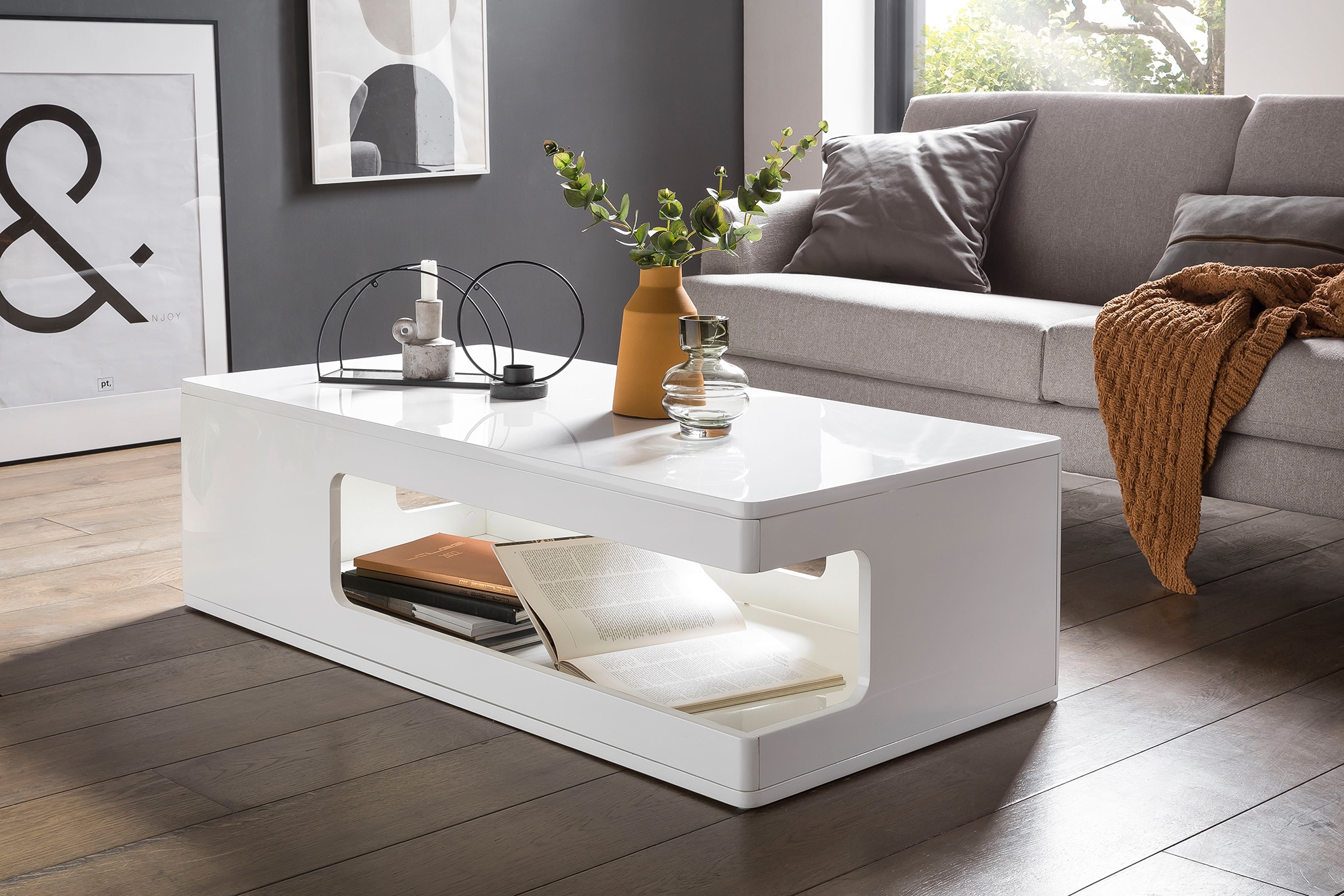 SalesFever Couchtisch »Tisch: Praktischer Stil für Ihr Wohnzimmer« Mit eleganten seitlichen Aussparungen