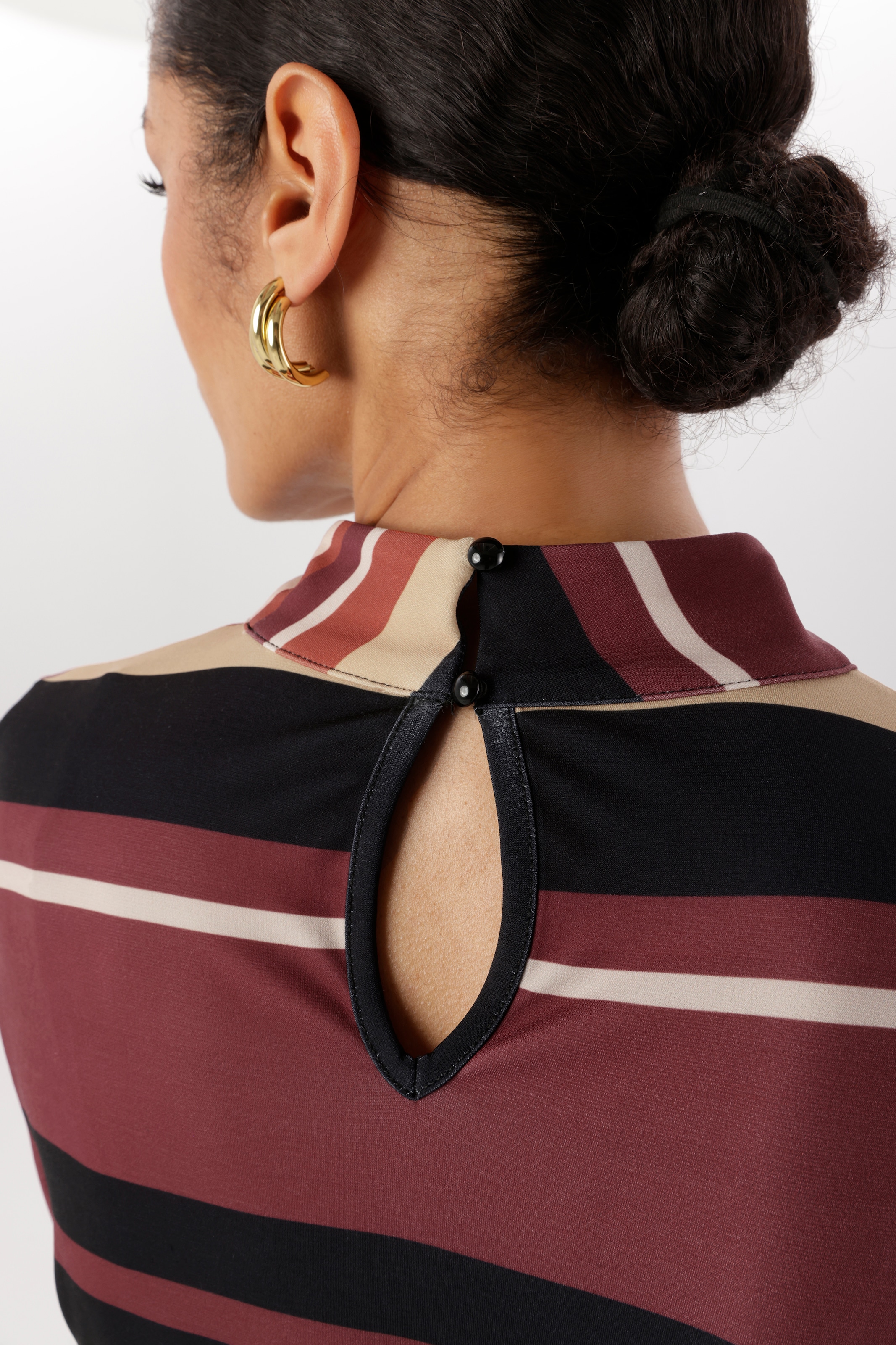 Aniston SELECTED Robe midi Fermeture au dos avec deux boutons au col - NOUVELLE COLLECTION