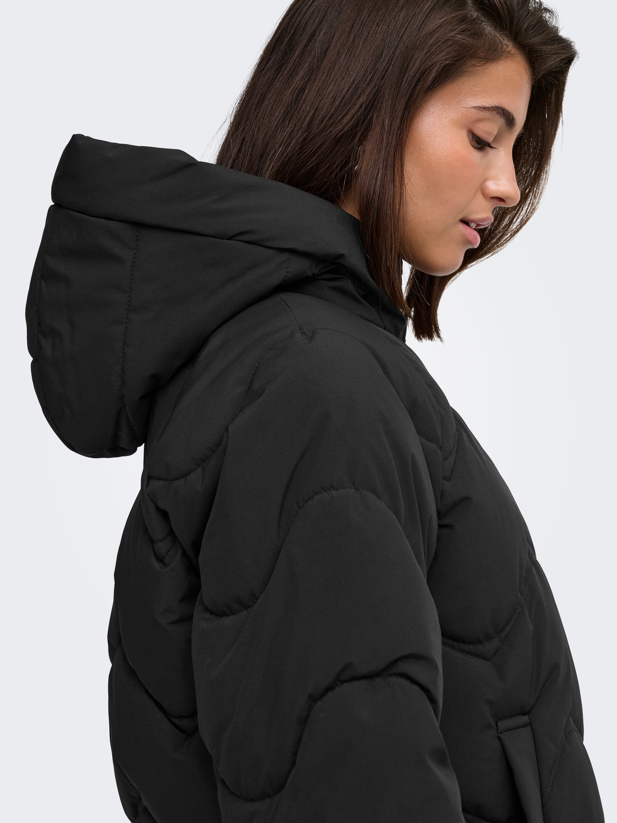 JDY Veste matelassée »JDYPOWER SHORT HOOD PUFFER OTW HAB« avec capuche fibre synthétique