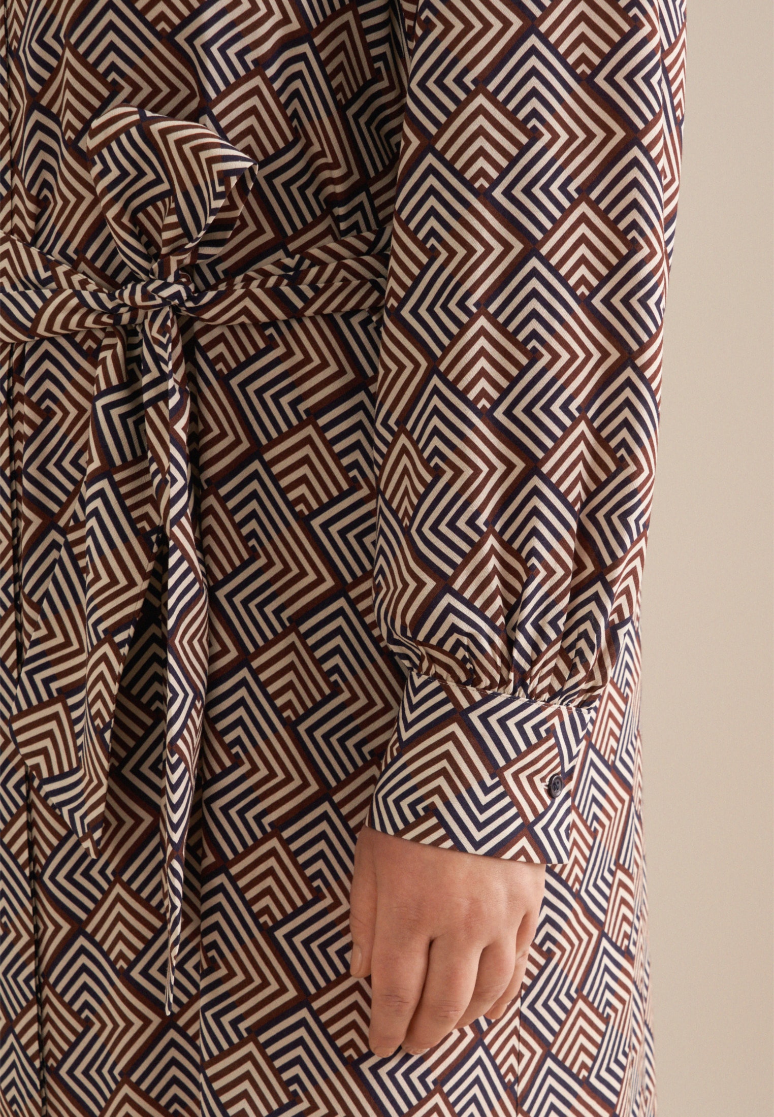 seidensticker Sommerkleid »Schwarze Rose« Langarm Kragen Geometrische Muster